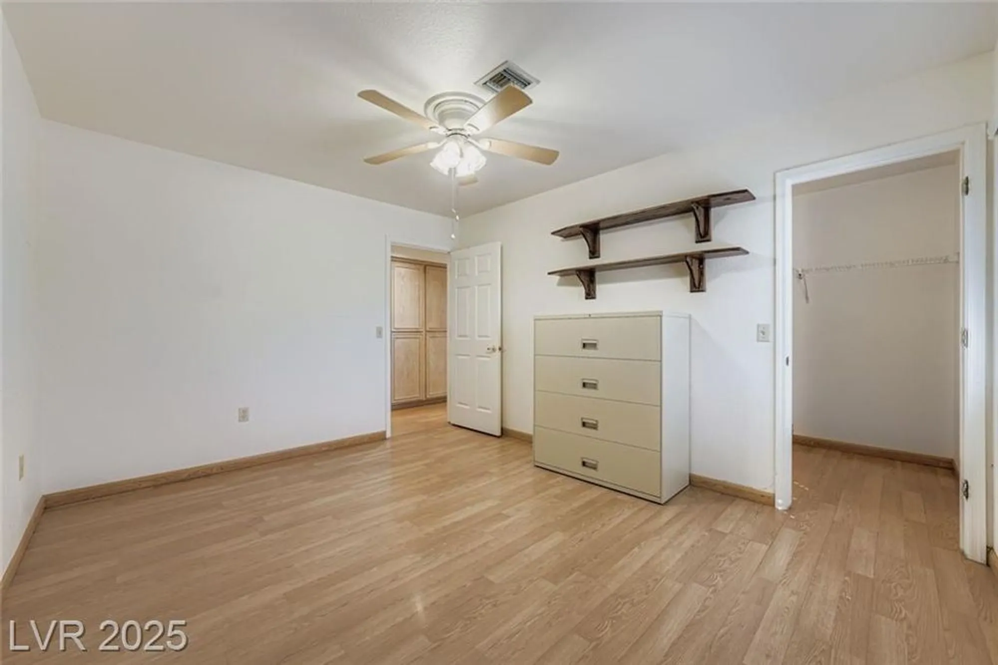 Property Slideshow image 23 of 38 | 8524 gull dr, Las Vegas, NV, 89134