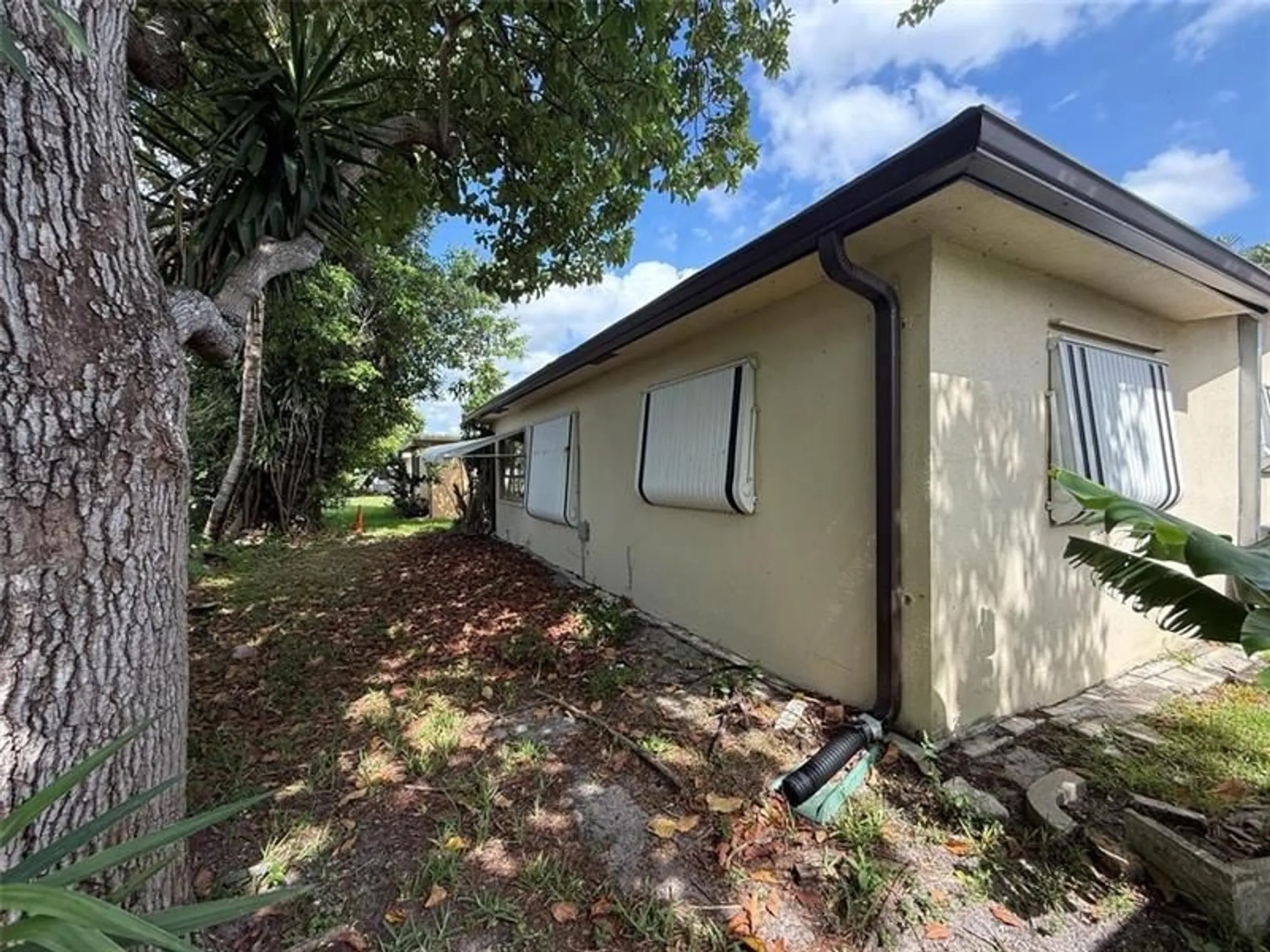 Property Slideshow image 4 of 17 | 4314 nw 47th ct, Tamarac, FL, 33319