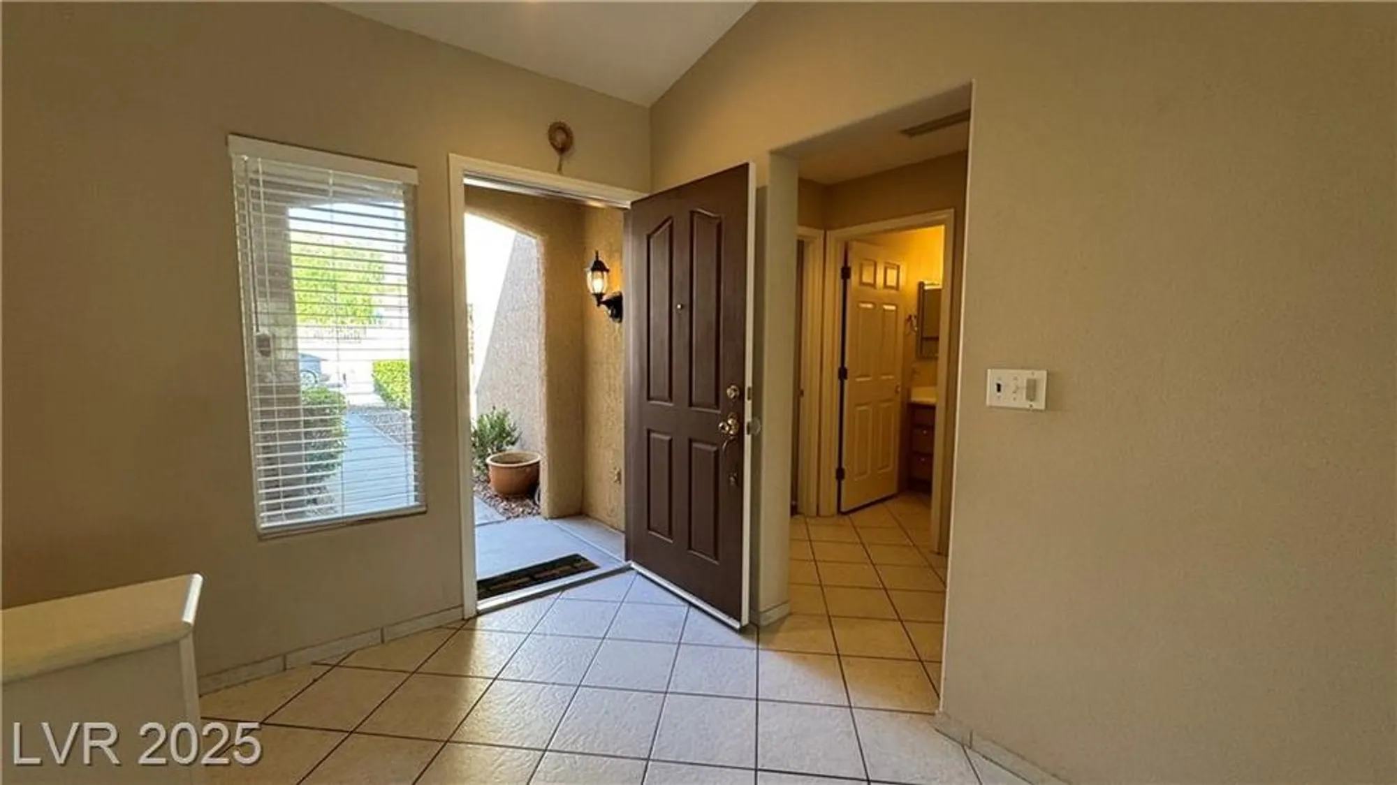 Property Slideshow image 14 of 27 | 2202 spring water dr, Las Vegas, NV, 89134