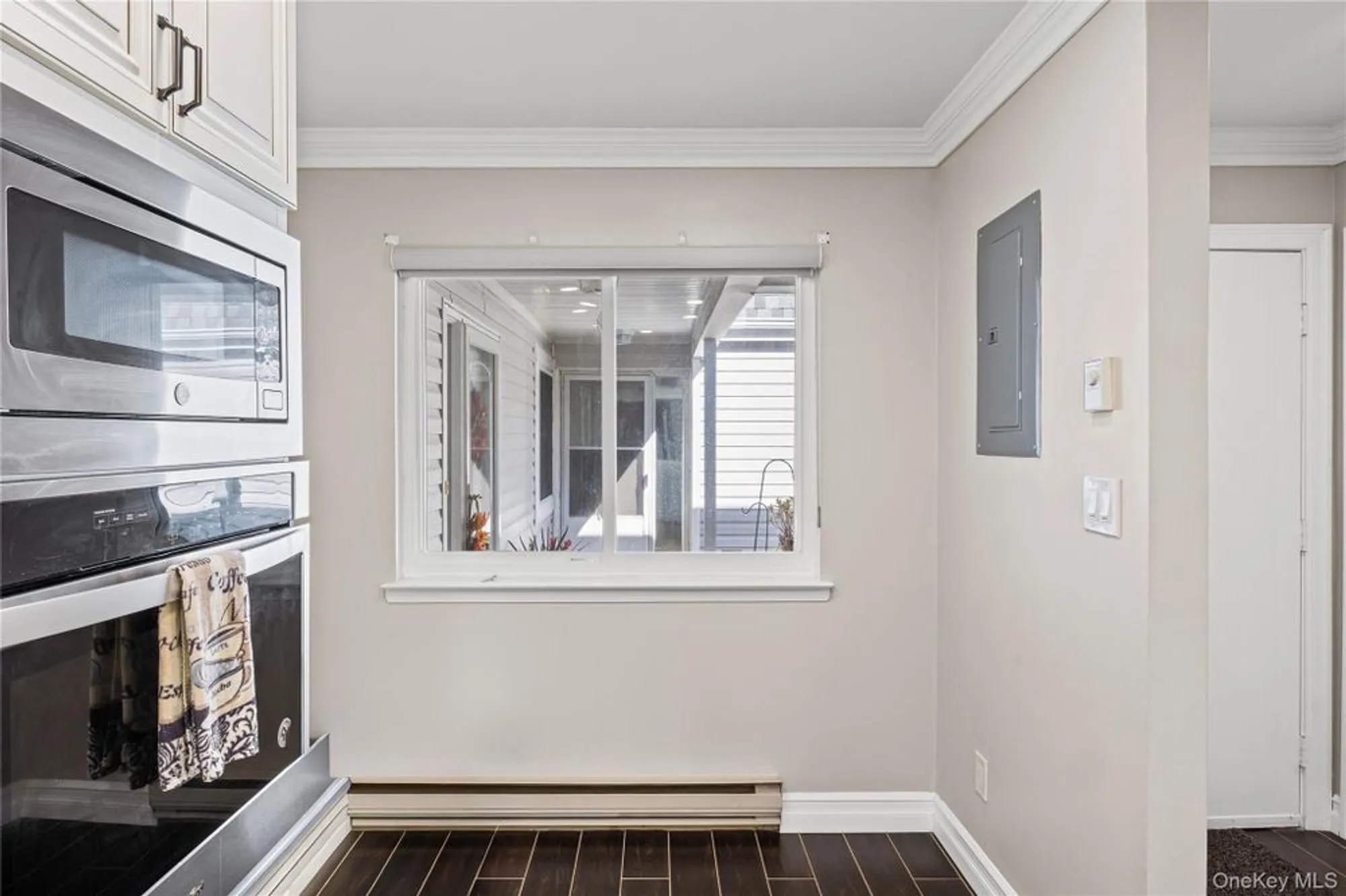 Property Slideshow image 12 of 35 | 204 bentley ct 204, Smithtown, NY, 11780