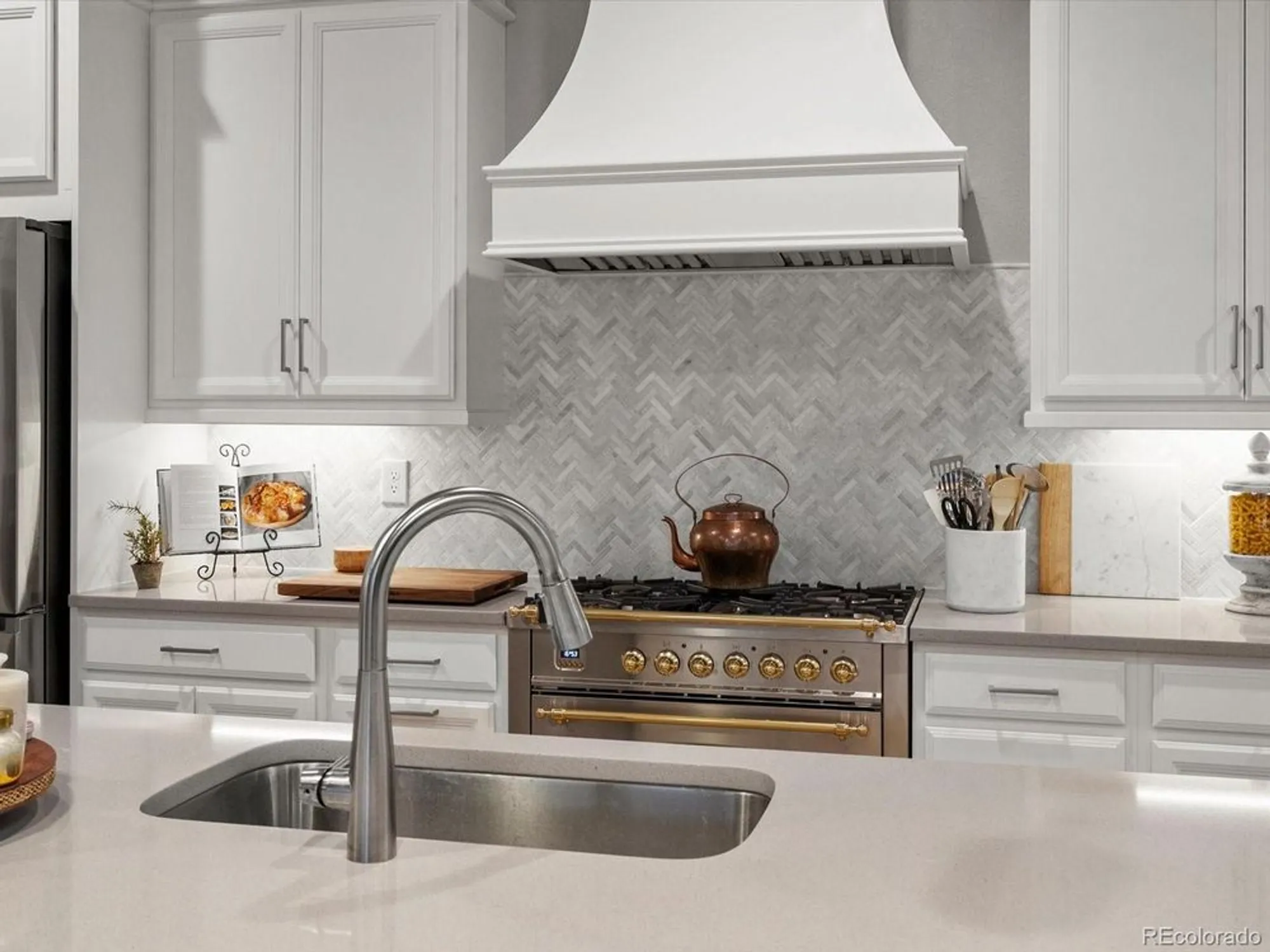 Property Slideshow image 6 of 38 | 9035 s shawnee ct, Aurora, CO, 80016