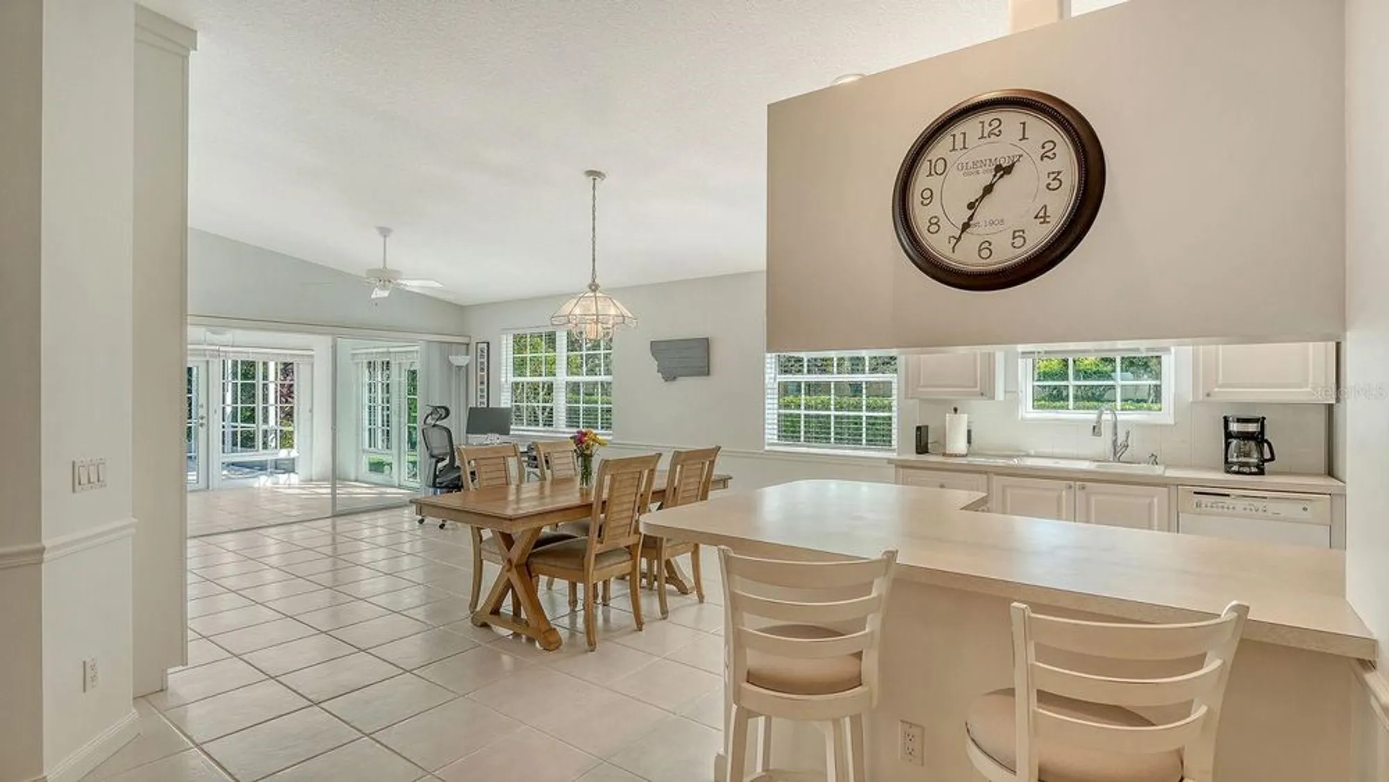 Property Slideshow image 19 of 71 | 8878 estepona ct, Sarasota, FL, 34238