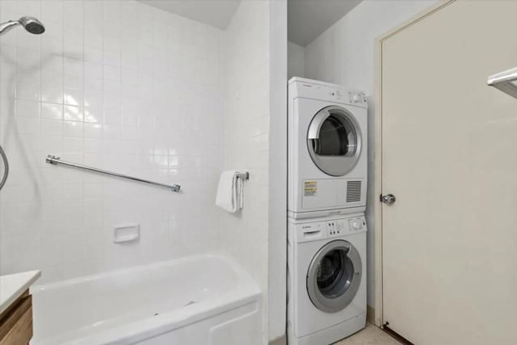 Property Slideshow image 14 of 24 | 2140 santa cruz ave b104, Menlo Park, CA, 94025