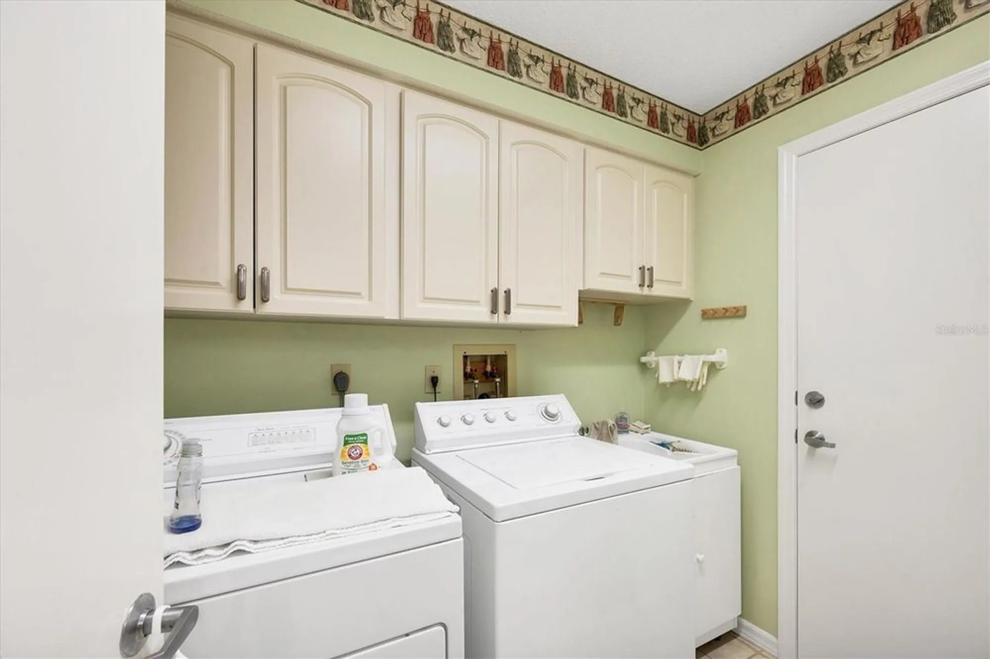 Property Slideshow image 27 of 59 | 3825 wilshire cir 1, Sarasota, FL, 34238