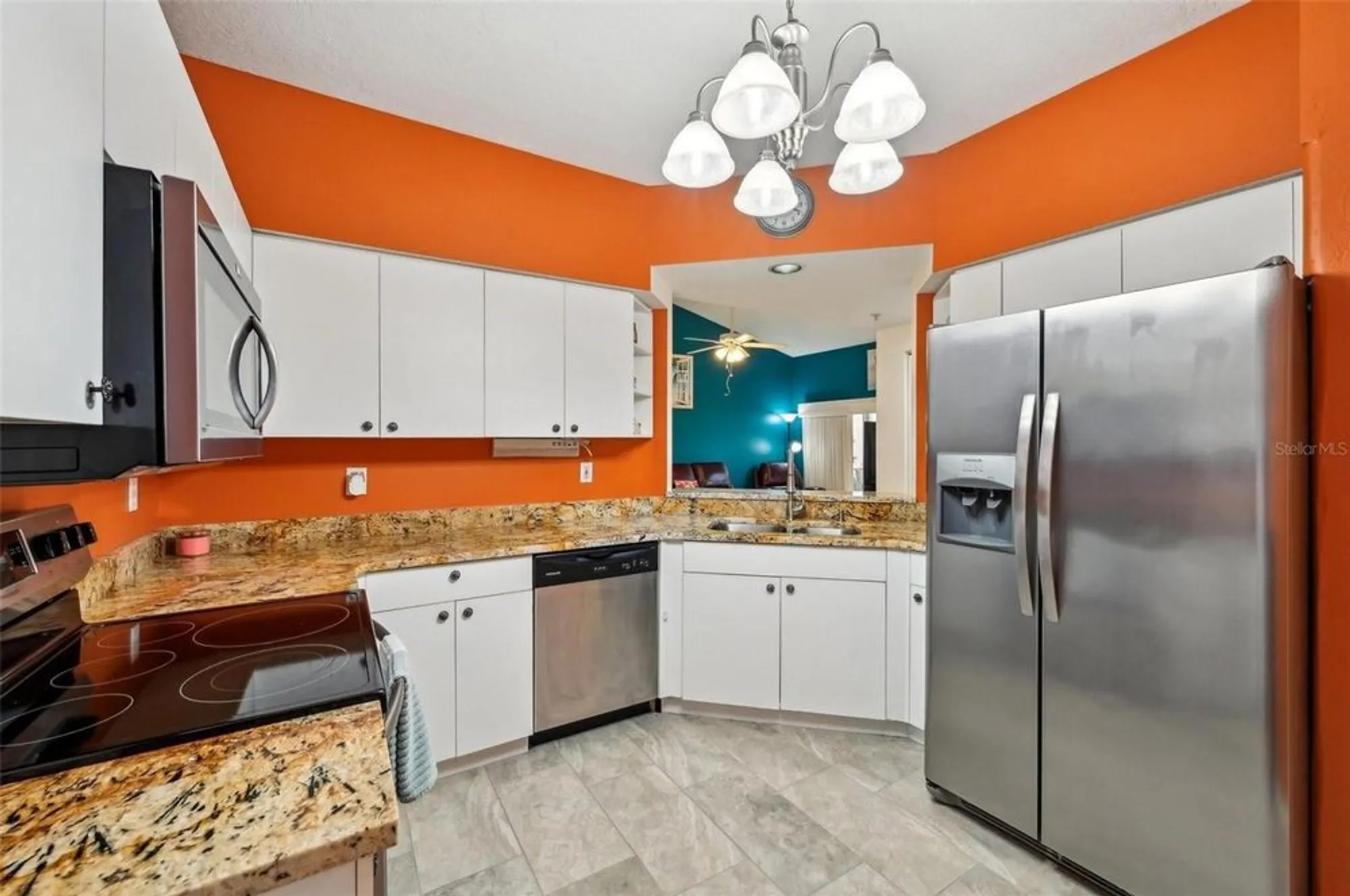 Property Slideshow image 9 of 26 | 6330 green oak cir, Bradenton, FL, 34203