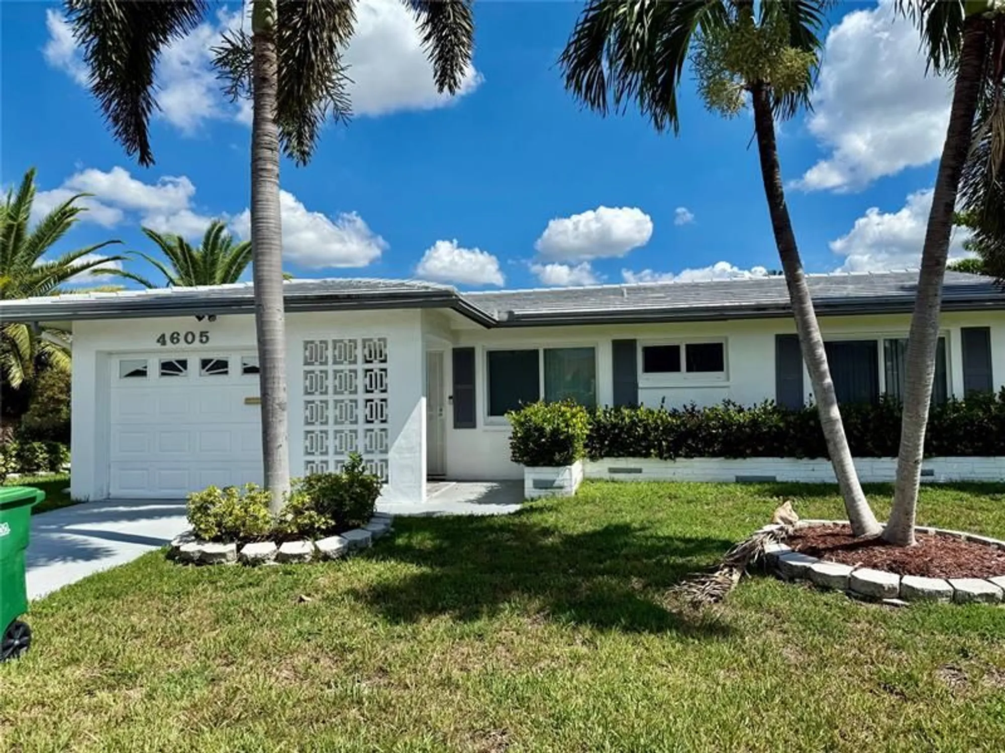 Property Slideshow image 1 of 19 | 4605 nw 49th st, Tamarac, FL, 33319