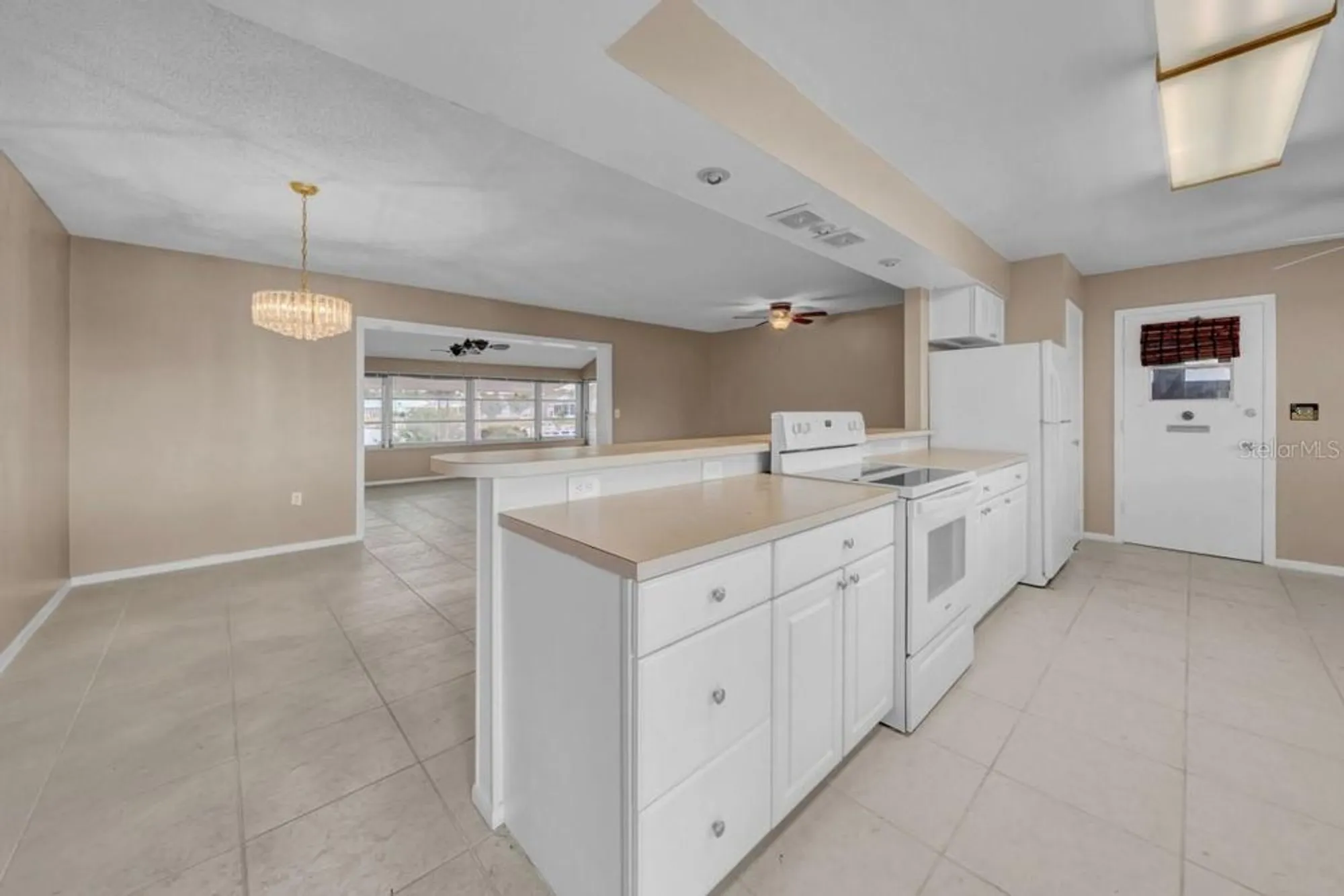 Property Slideshow image 5 of 12 | 1808 milford cir, Sun City Center, FL, 33573