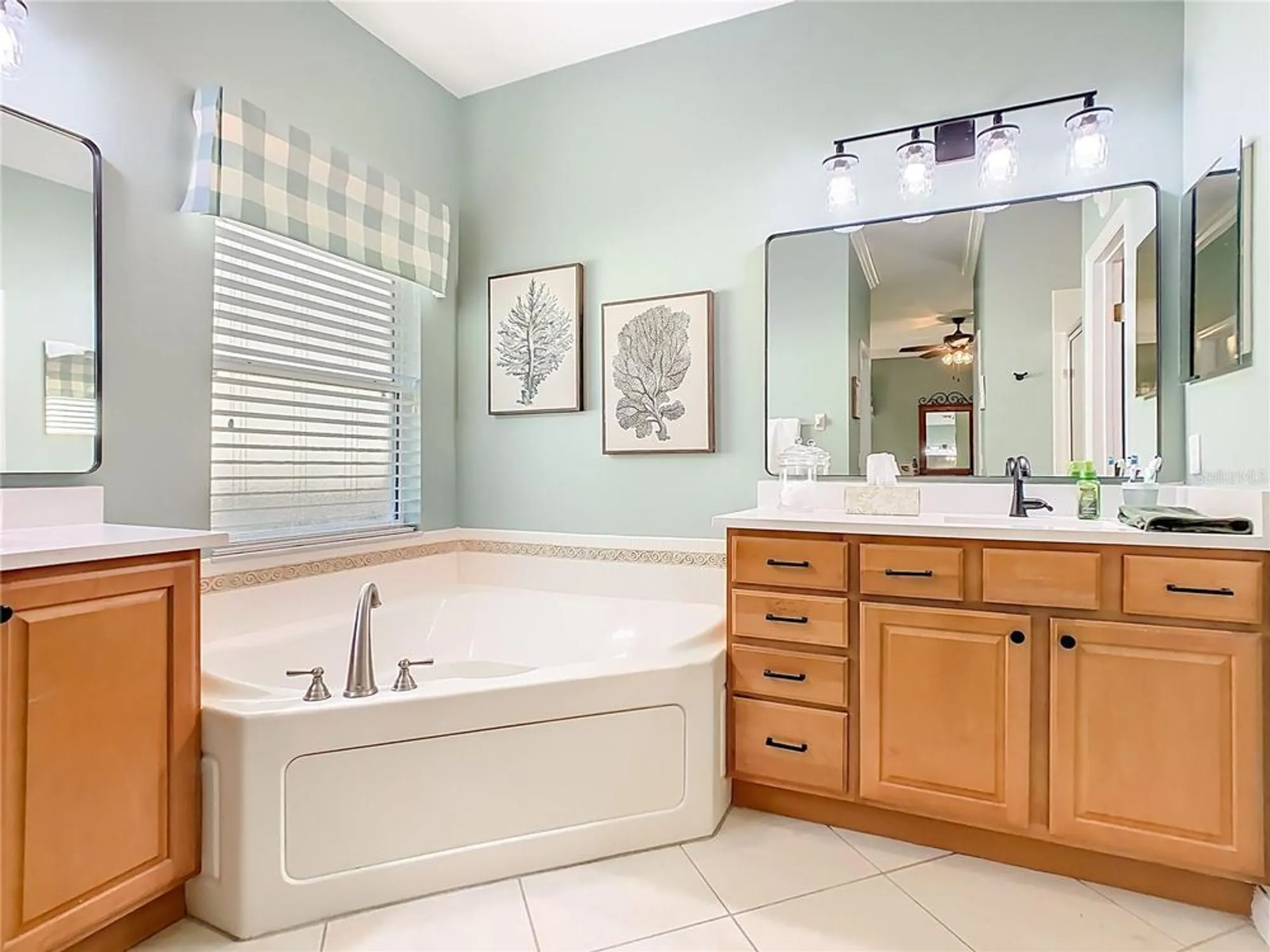 Property Slideshow image 26 of 76 | 680 portofino dr, Poinciana, FL, 34759