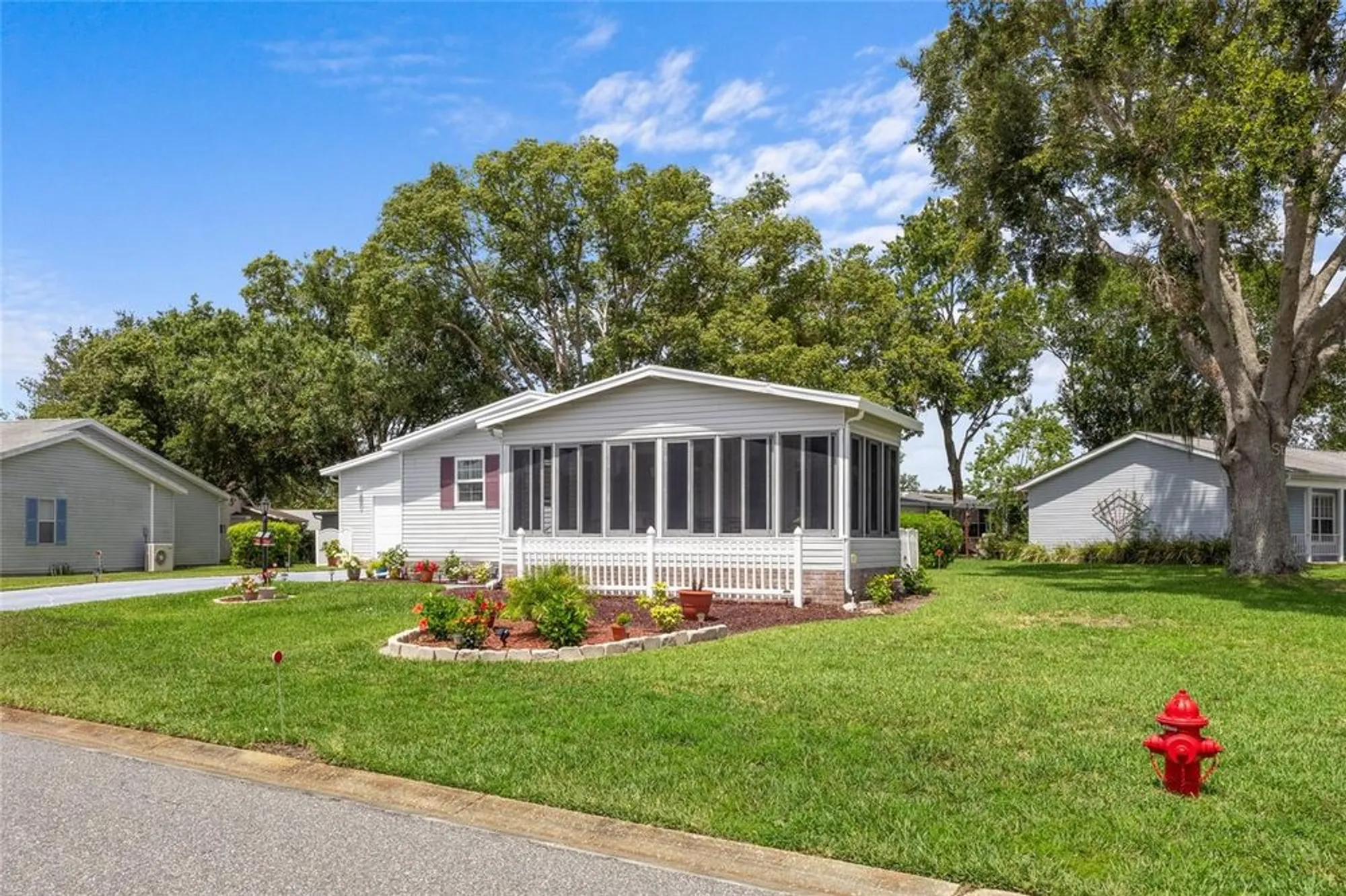 Property Slideshow image 2 of 38 | 25333 casa del lago ln, Leesburg, FL, 34748