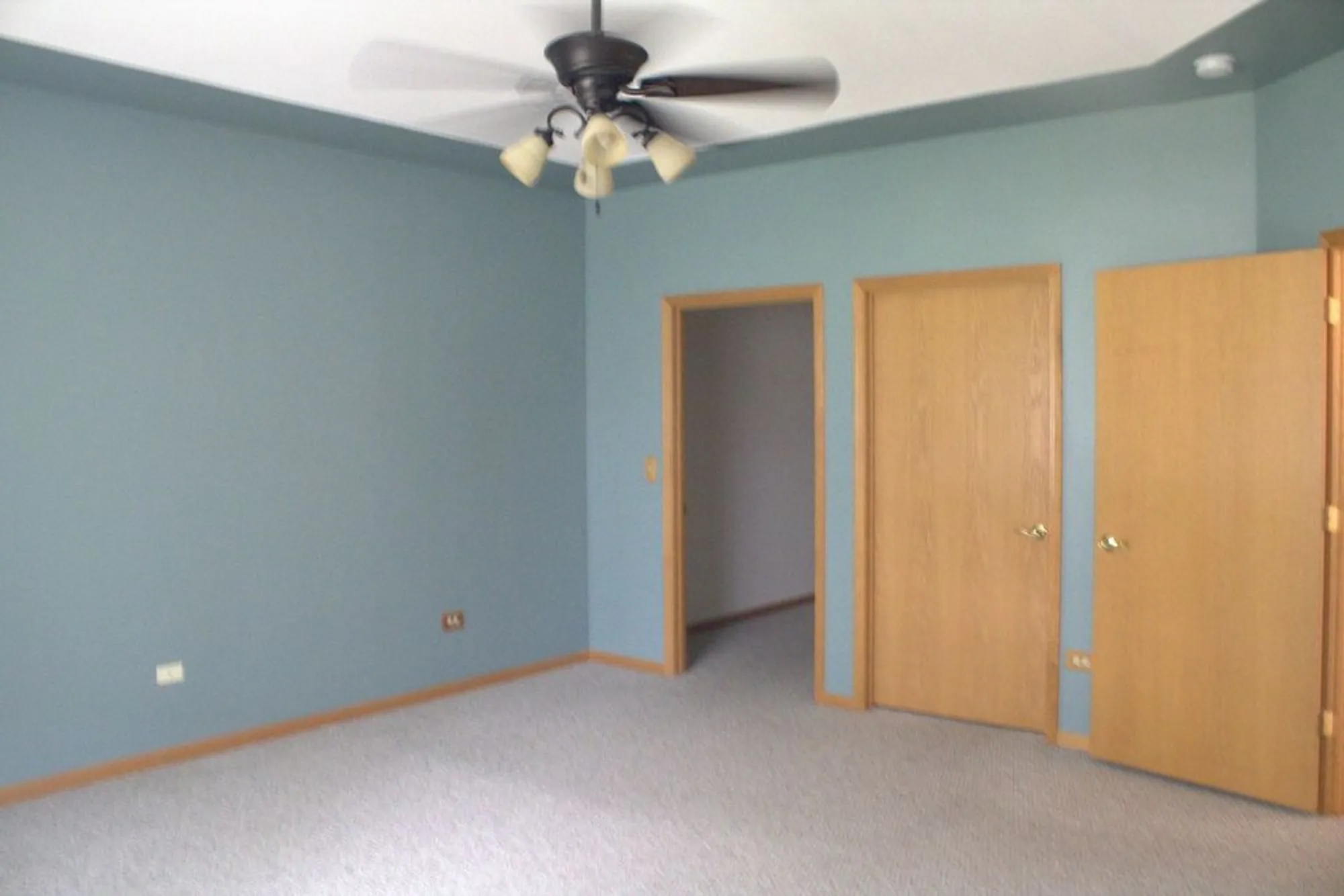 Property Slideshow image 8 of 19 | 1622 captiva dr, Aurora, IL, 60504