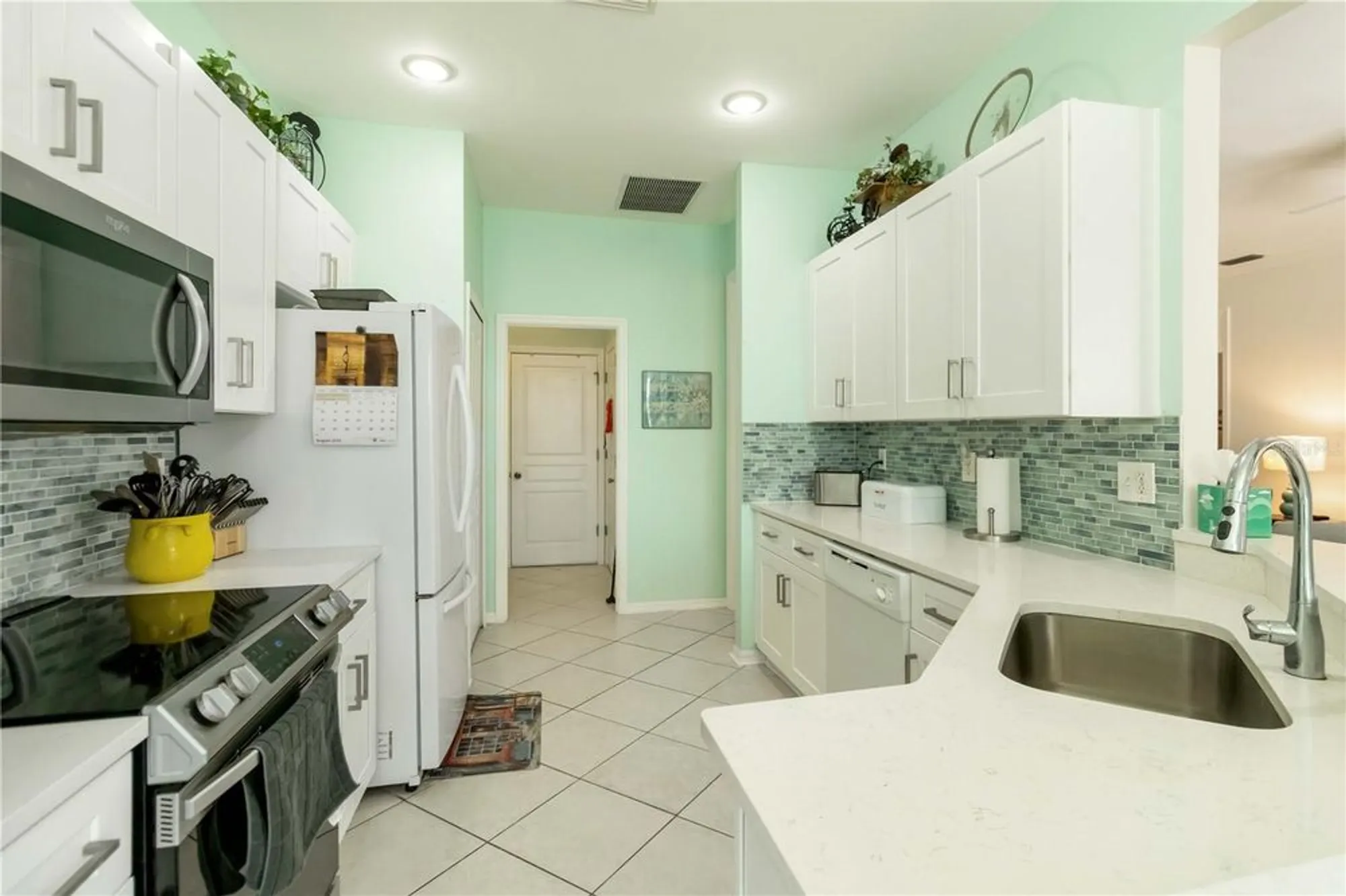 Property Slideshow image 9 of 34 | 357 fareham dr, Venice, FL, 34293