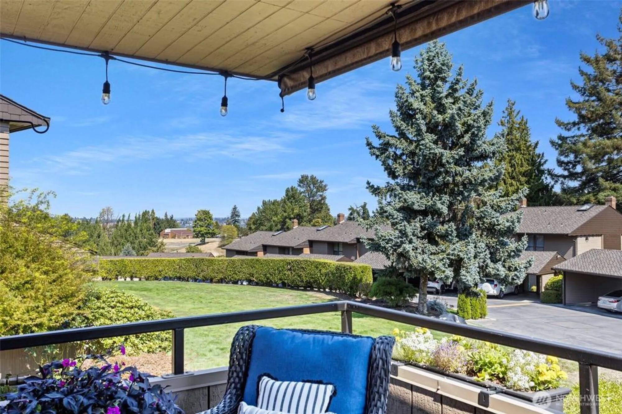 Property Slideshow image 13 of 40 | 10749 glen acres dr s # 10749s, Seattle, WA, 98168