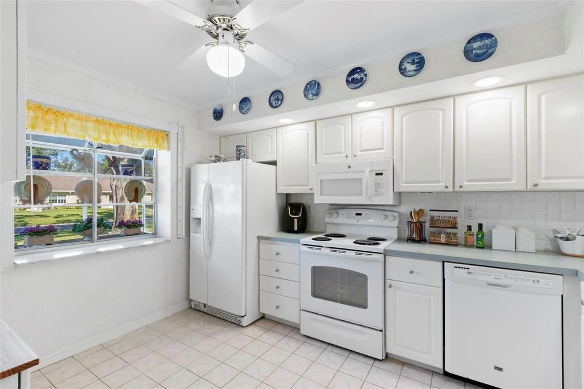 Property Slideshow image 23 of 61 | 1012 dunrobin dr d, Palm Harbor, FL, 34684