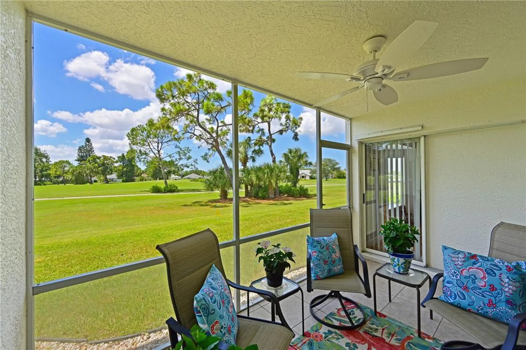 Property Slideshow image 7 of 70 | 6904 drewrys blf apt 803, Bradenton, FL, 34203