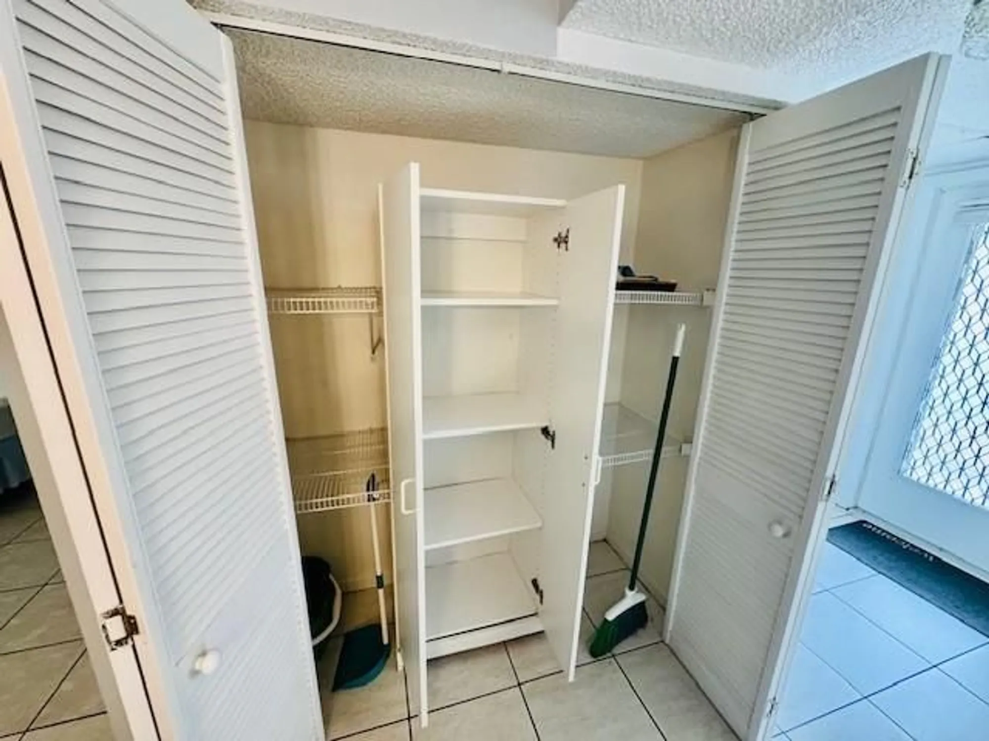 Property Slideshow image 9 of 16 | 9401 lime bay blvd apt 114, Tamarac, FL, 33321
