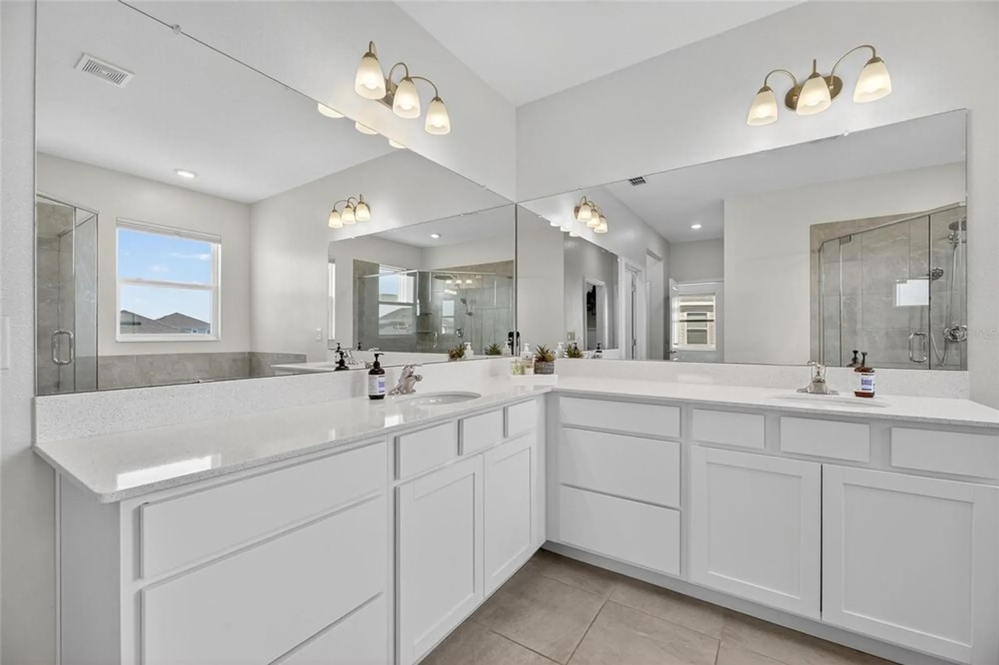 Property Slideshow image 37 of 91 | 324 blackrock ln, Apollo Beach, FL, 33572