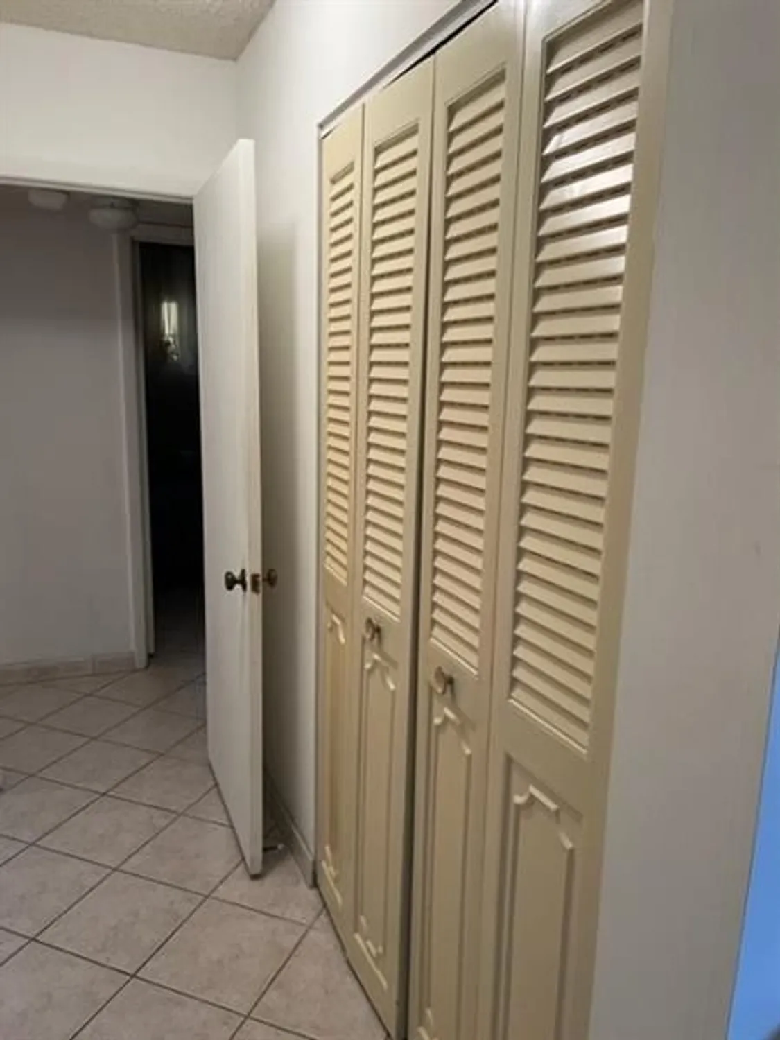 Property Slideshow image 11 of 22 | 315 se 11th ter 203, Dania Beach, FL, 33004