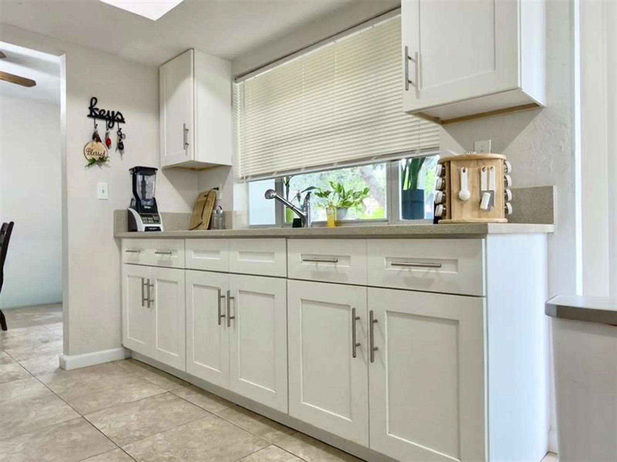 Property Slideshow image 9 of 27 | 4510 nw 46th st, Tamarac, FL, 33319