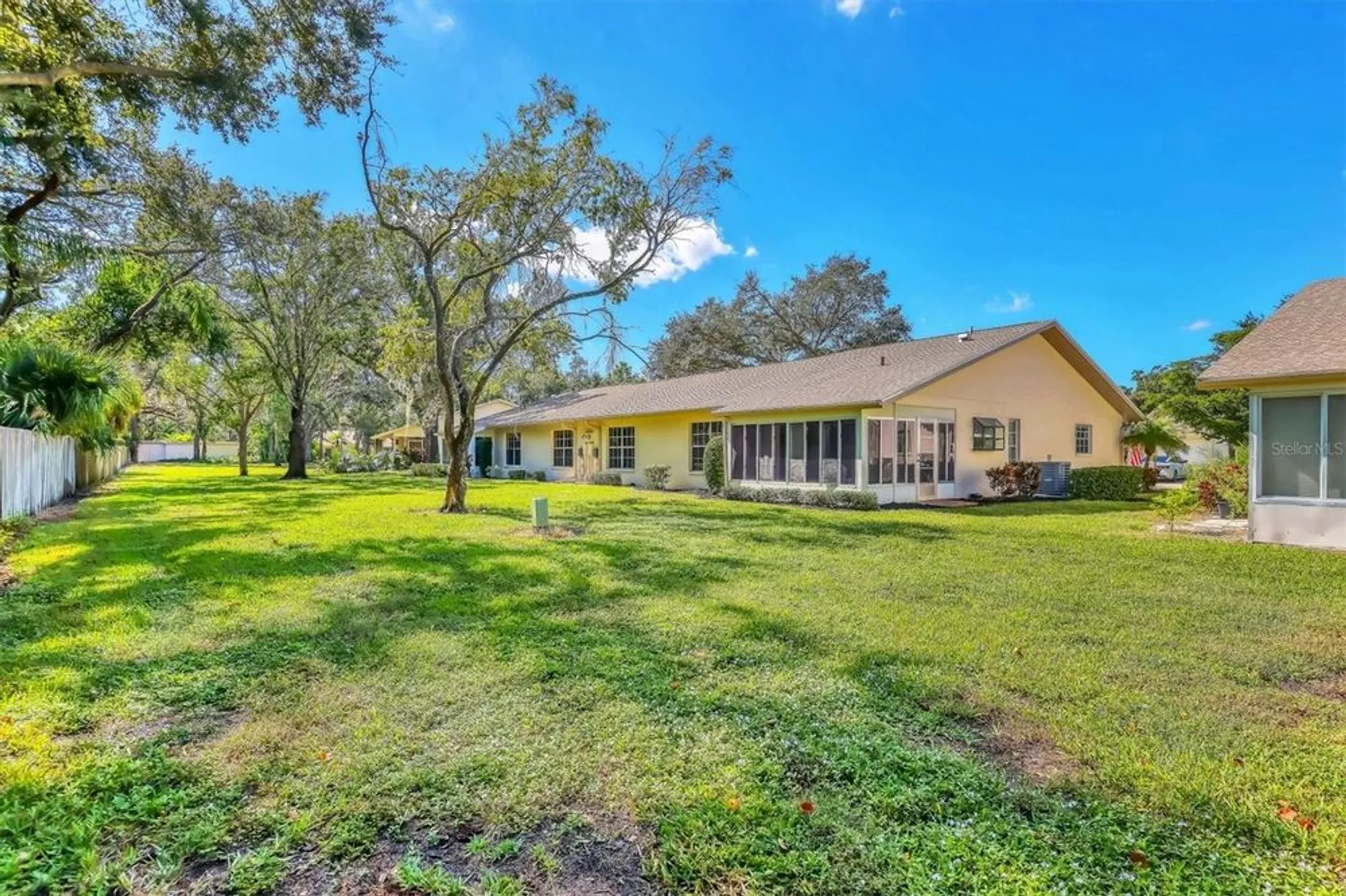 Property Slideshow image 31 of 44 | 4247 oakhurst cir 3033, Sarasota, FL, 34233