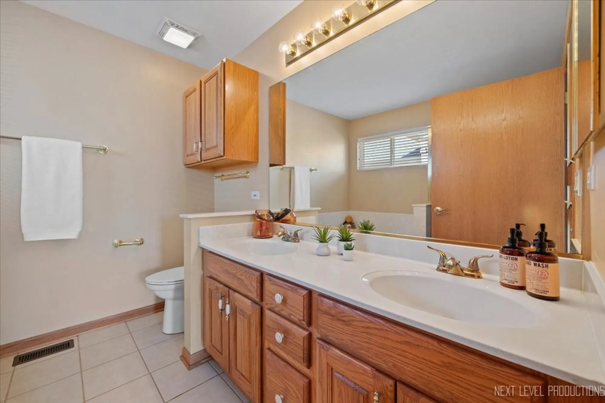 Property Slideshow image 16 of 26 | 14037 s tamarack dr, Plainfield, IL, 60544