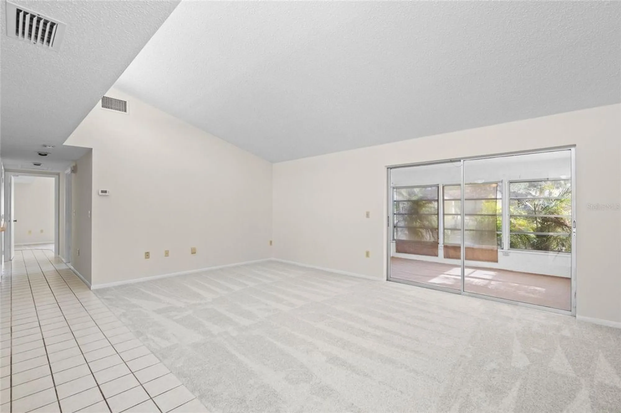 Property Slideshow image 12 of 35 | 6906 woodwind dr 12, Sarasota, FL, 34231
