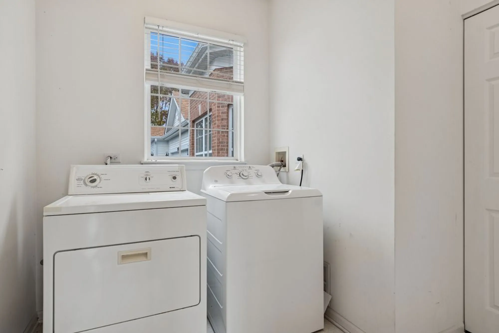 Property Slideshow image 15 of 25 | 21409 w douglas ln, Plainfield, IL, 60544