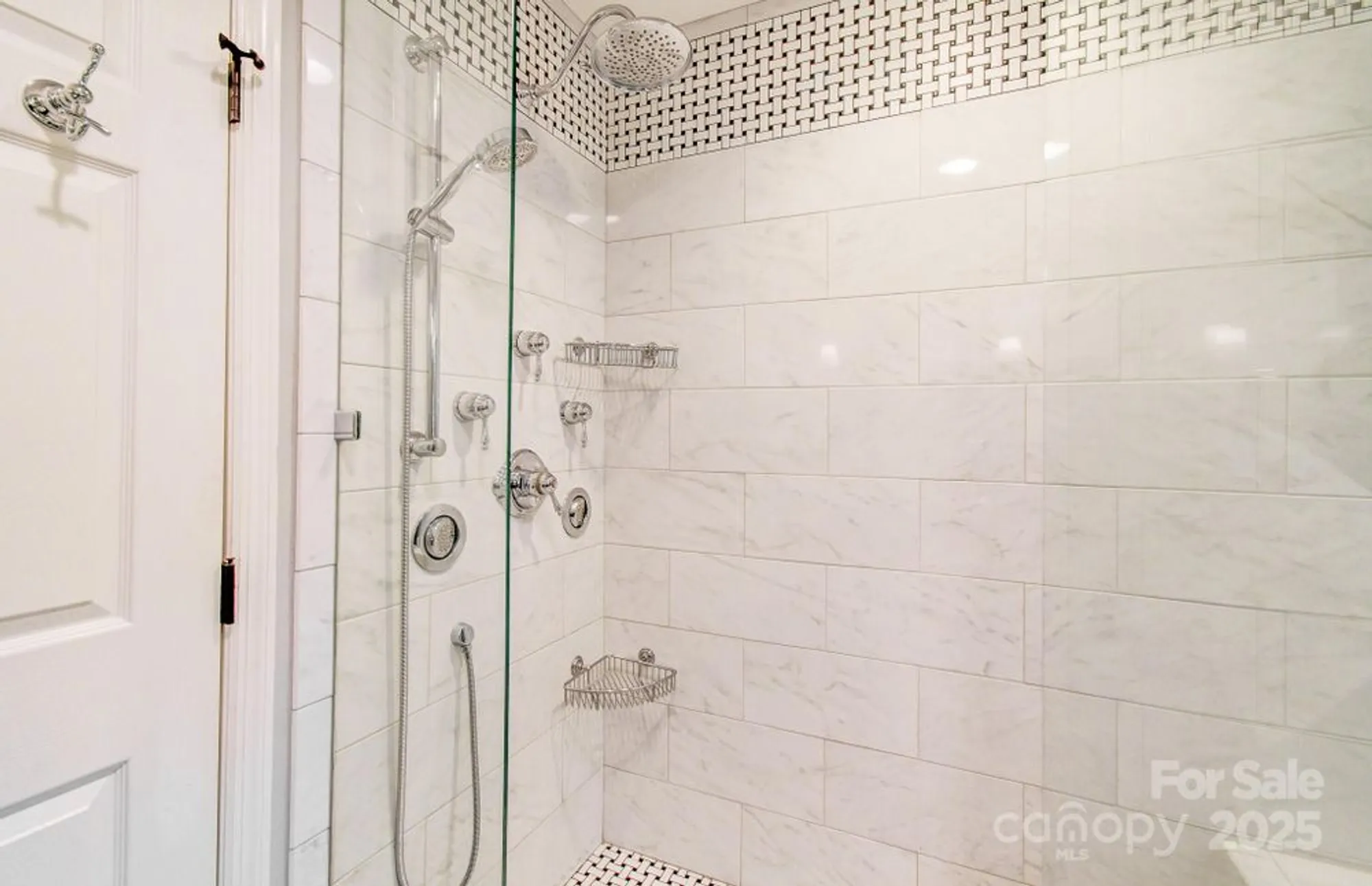 Property Slideshow image 16 of 38 | 305 e high point ln, Hendersonville, NC, 28791