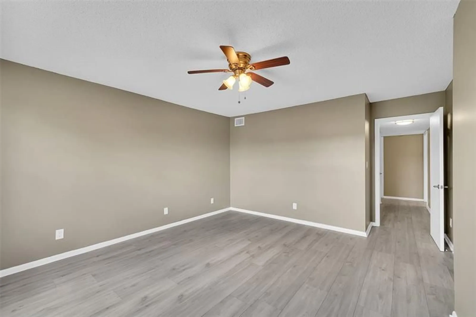 Property Slideshow image 21 of 30 | 4950 e sabal palm blvd 302, Tamarac, FL, 33319