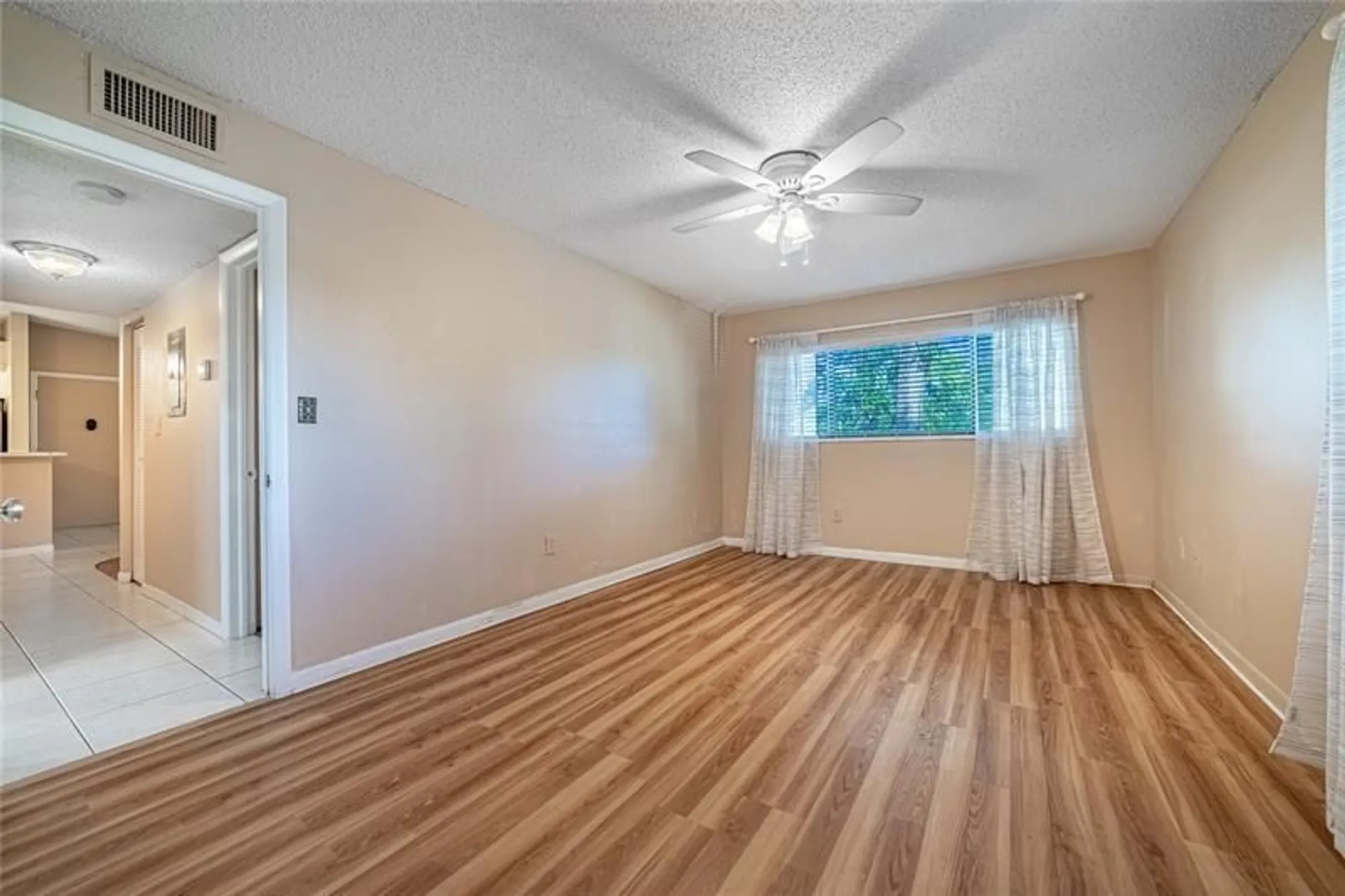 Property Slideshow image 11 of 29 | 9998 n belfort cir # 9998, Tamarac, FL, 33321