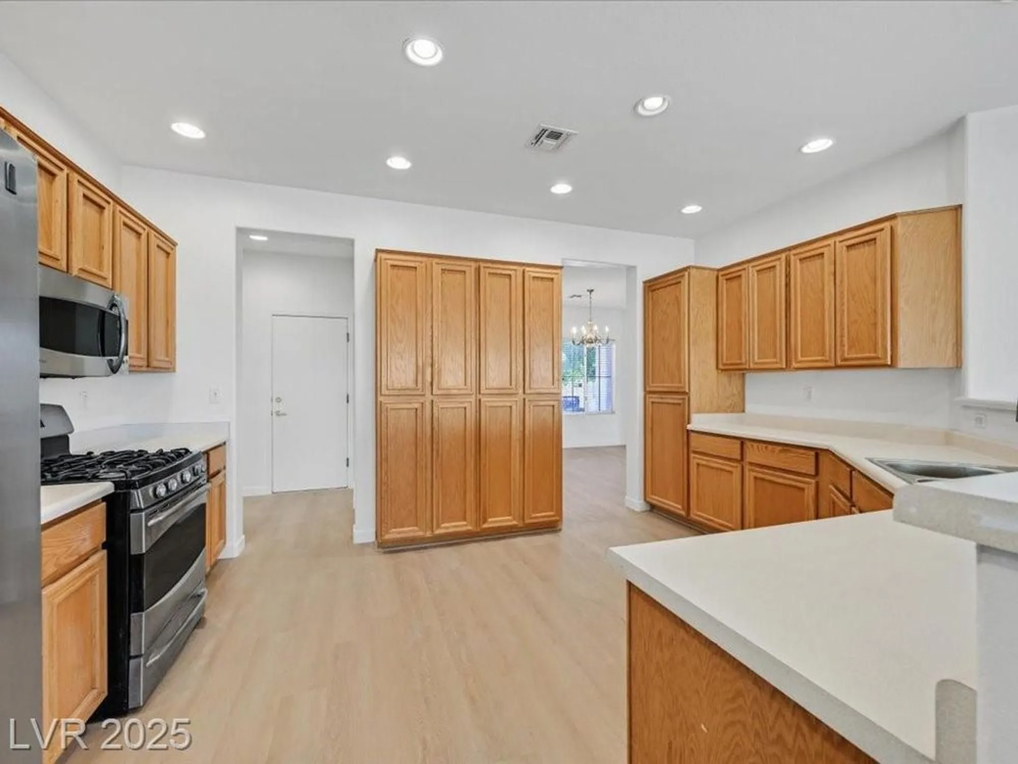 Property Slideshow image 9 of 37 | 2582 hayesville ave, Henderson, NV, 89052