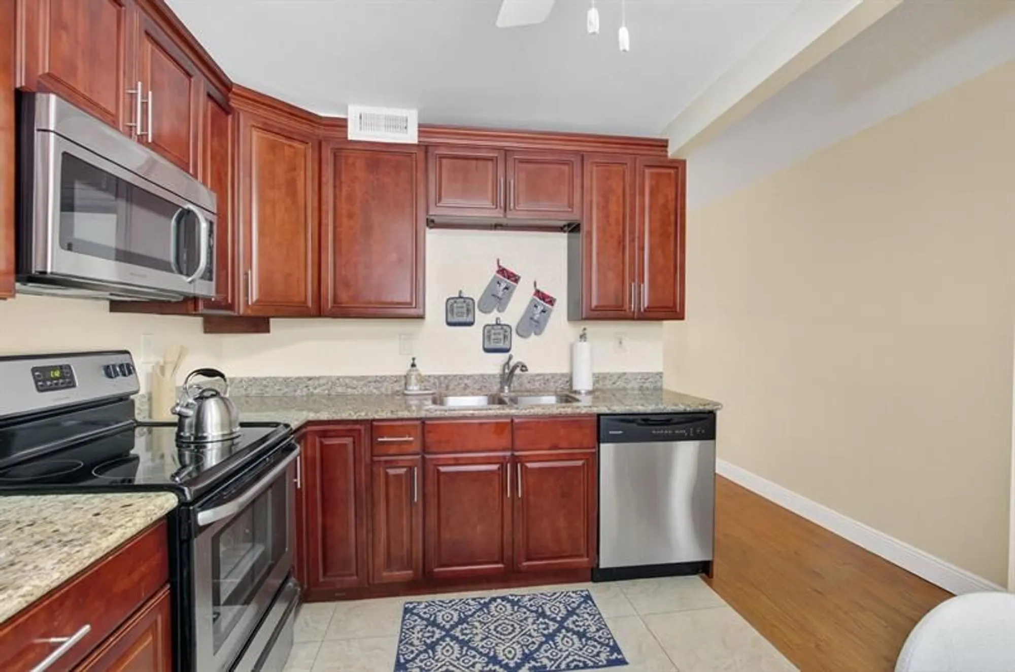 Property Slideshow image 7 of 28 | 1036 guildford b # 1036, Boca Raton, FL, 33434