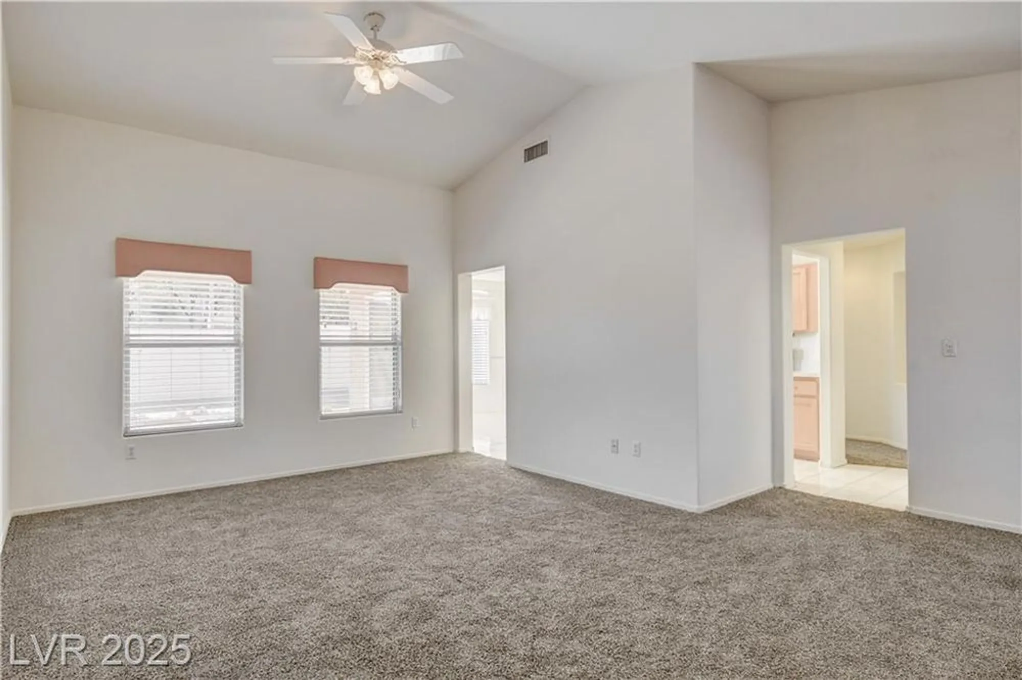 Property Slideshow image 11 of 71 | 10113 cresent creek dr, Las Vegas, NV, 89134