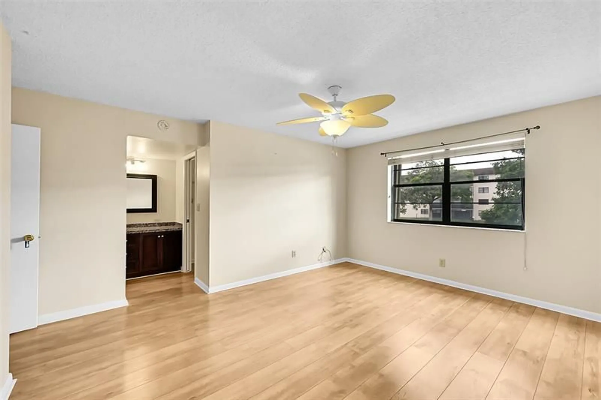 Property Slideshow image 19 of 64 | 4940 e sabal palm blvd apt 202, Tamarac, FL, 33319