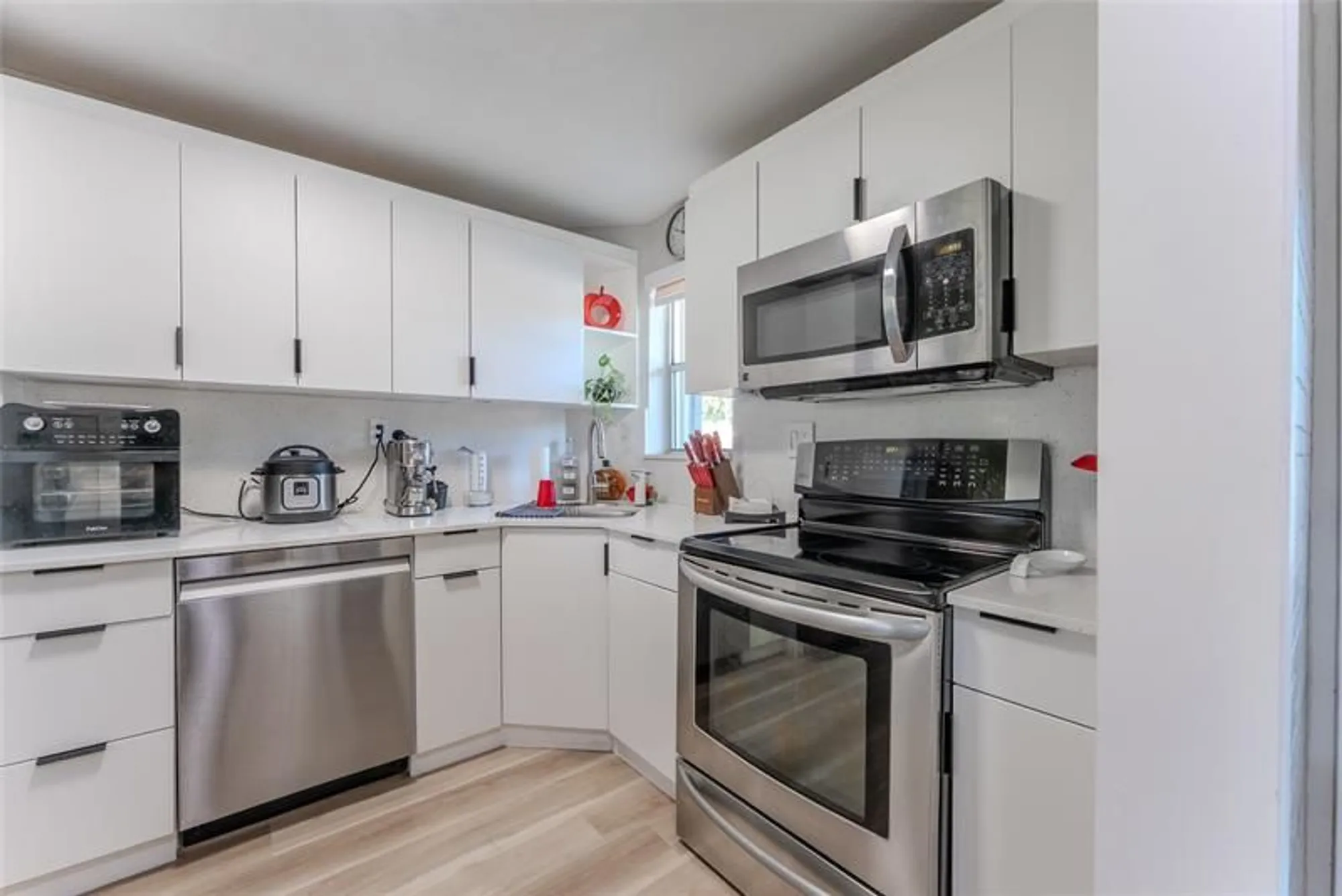 Property Slideshow image 4 of 34 | 8900 washington blvd 115, Pembroke Pines, FL, 33025