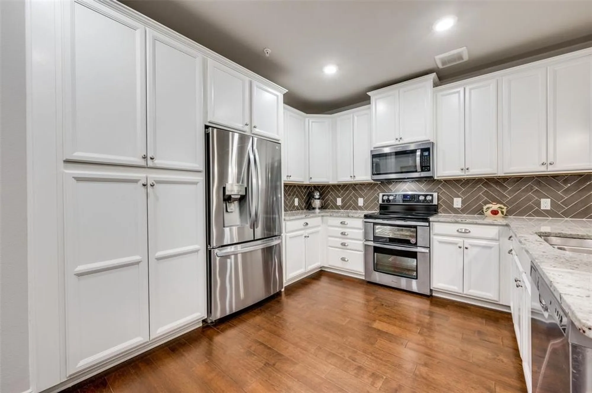 Property Slideshow image 5 of 35 | 1735 wittington pl apt 1207, Dallas, TX, 75234