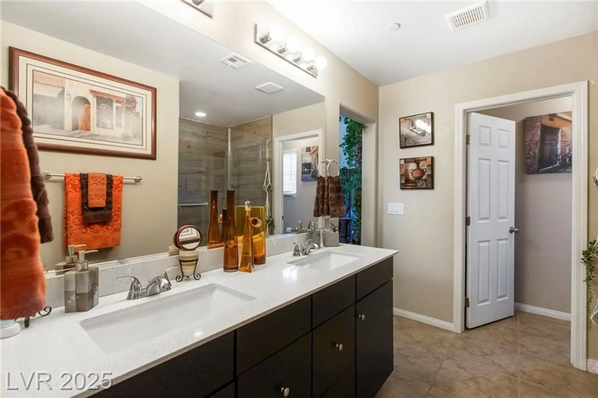 Property Slideshow image 23 of 42 | 44 moon hill dr, Henderson, NV, 89011