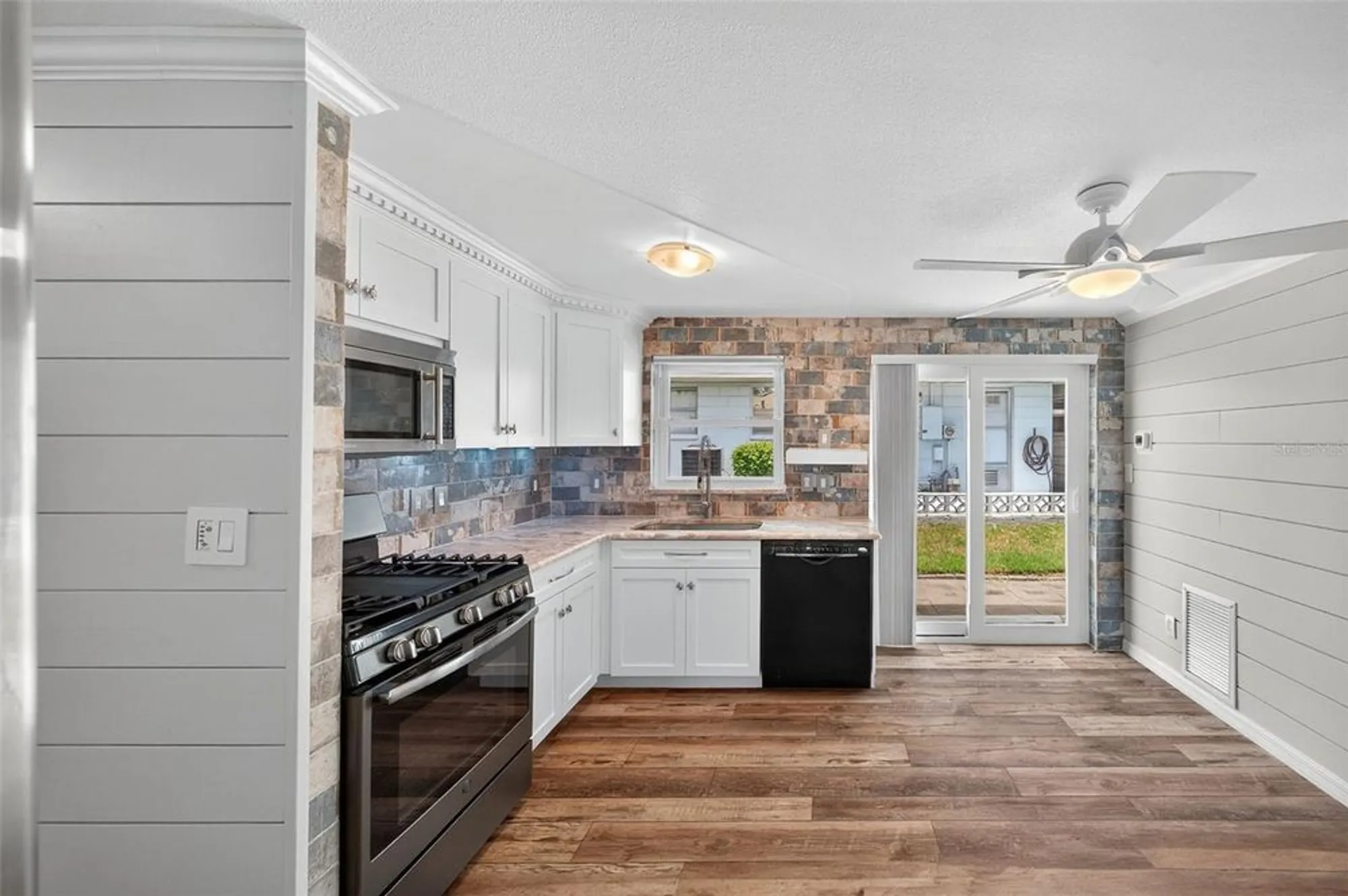 Property Slideshow image 9 of 44 | 12400 park blvd apt 213, Seminole, FL, 33772