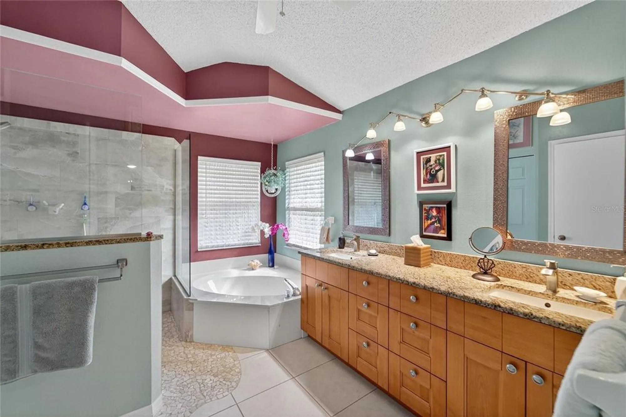 Property Slideshow image 32 of 73 | 326 caloosa palms ct, Sun City Center, FL, 33573