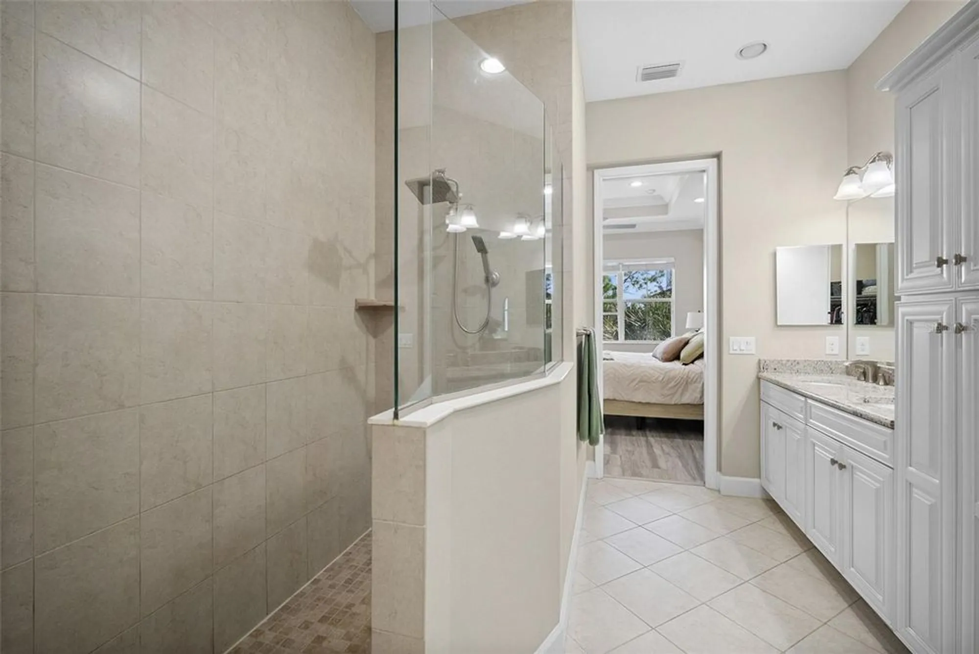 Property Slideshow image 35 of 95 | 315 sapphire lake dr 201, Bradenton, FL, 34209