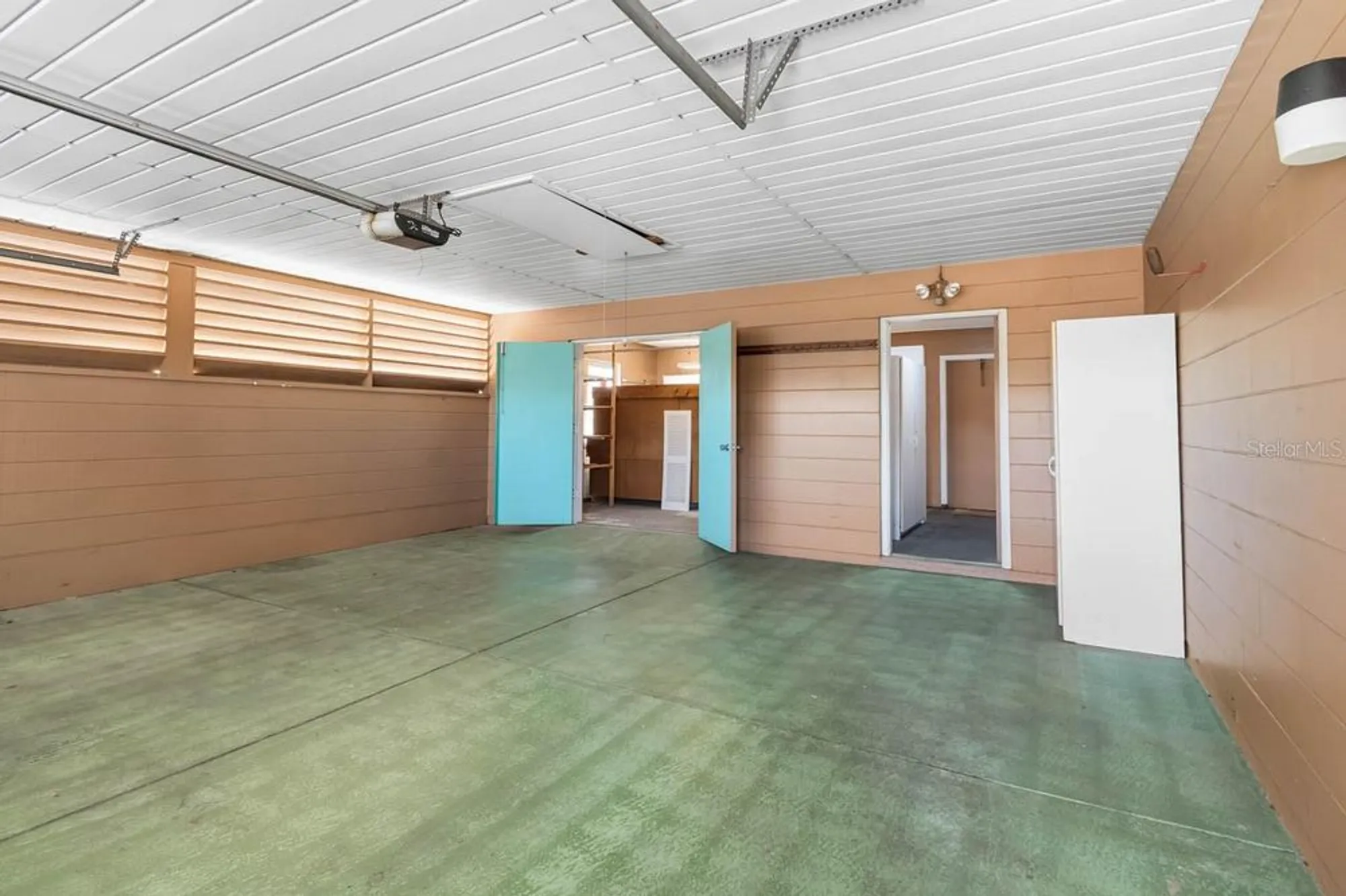 Property Slideshow image 29 of 80 | 829 fox hills dr, Sun City Center, FL, 33573