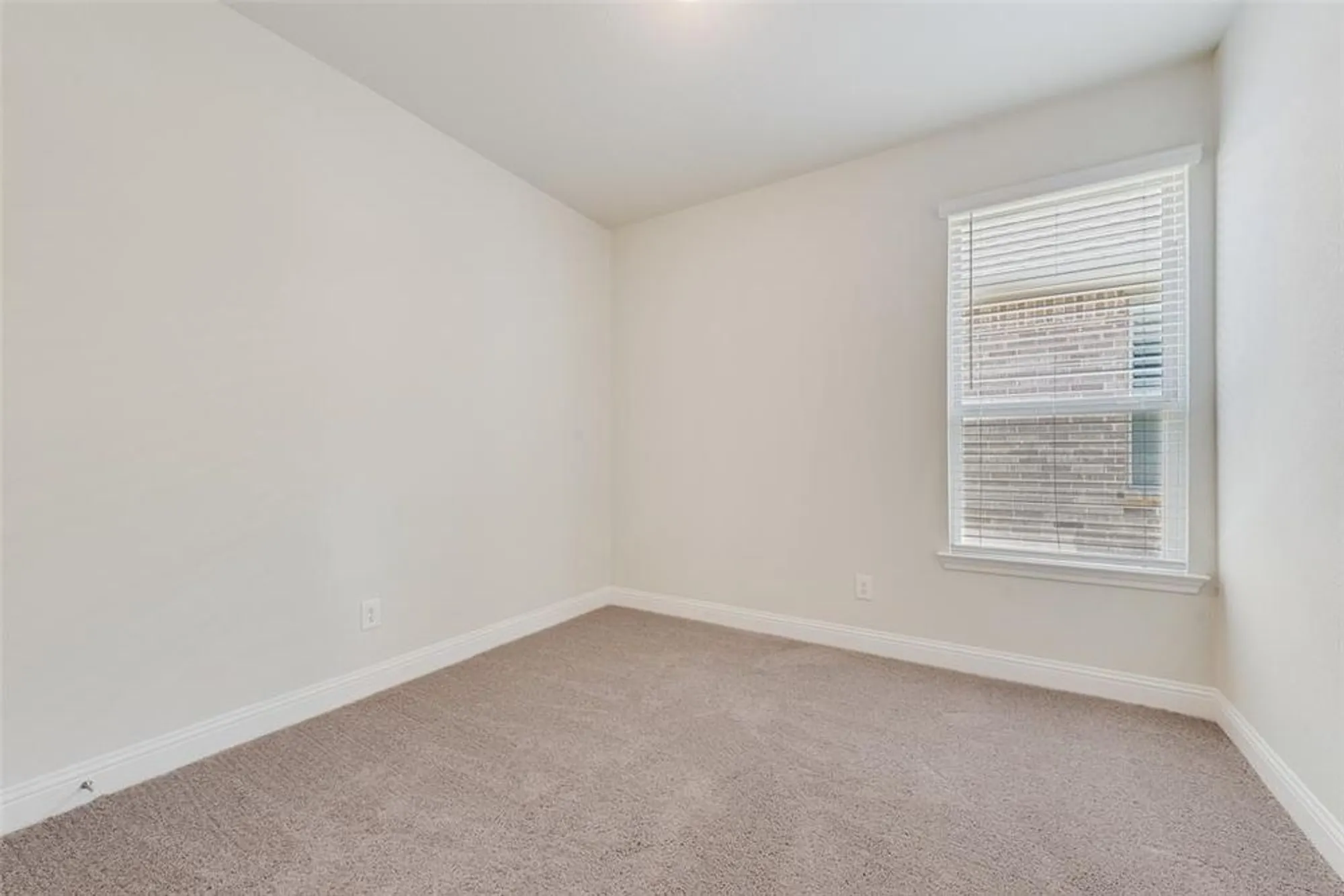 Property Slideshow image 22 of 32 | 2817 livestock dr, Midlothian, TX, 76065