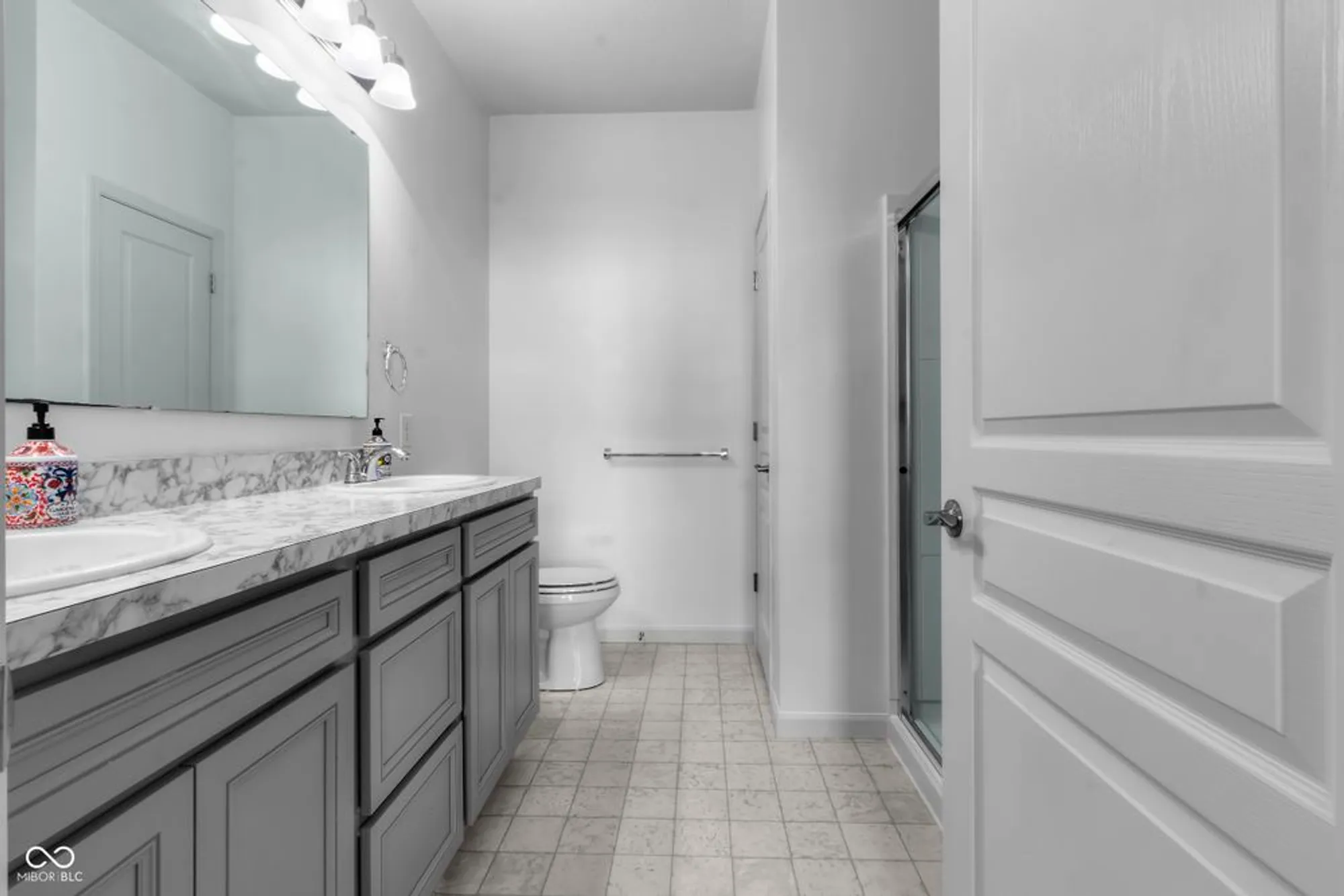 Property Slideshow image 20 of 52 | 13456 ravenswood trl, Fishers, IN, 46037