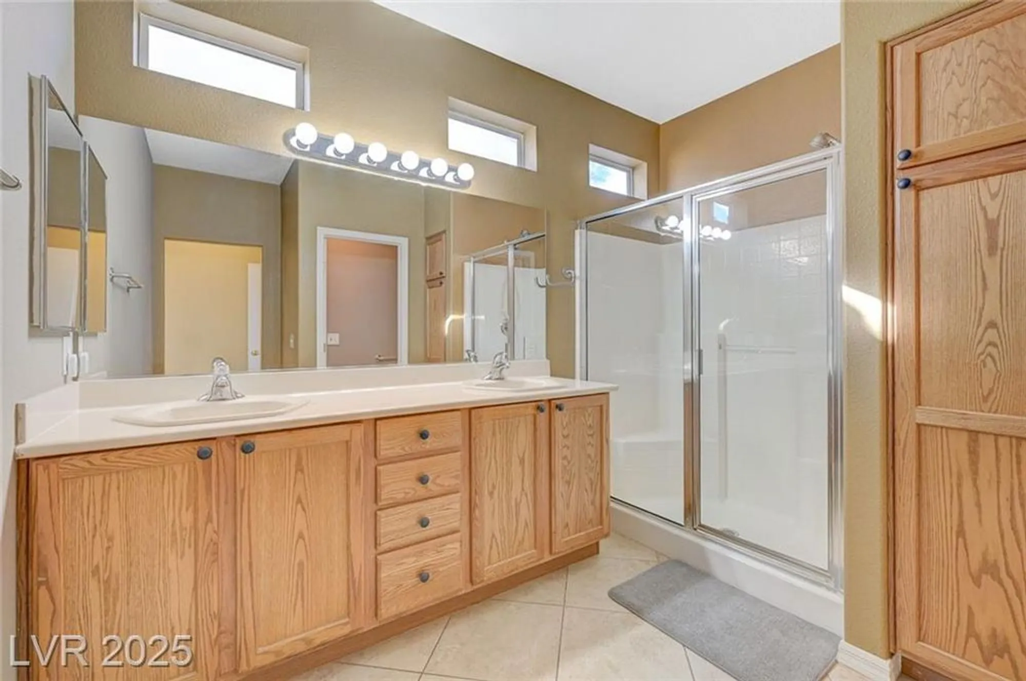 Property Slideshow image 28 of 72 | 4956 momenti st, Las Vegas, NV, 89135