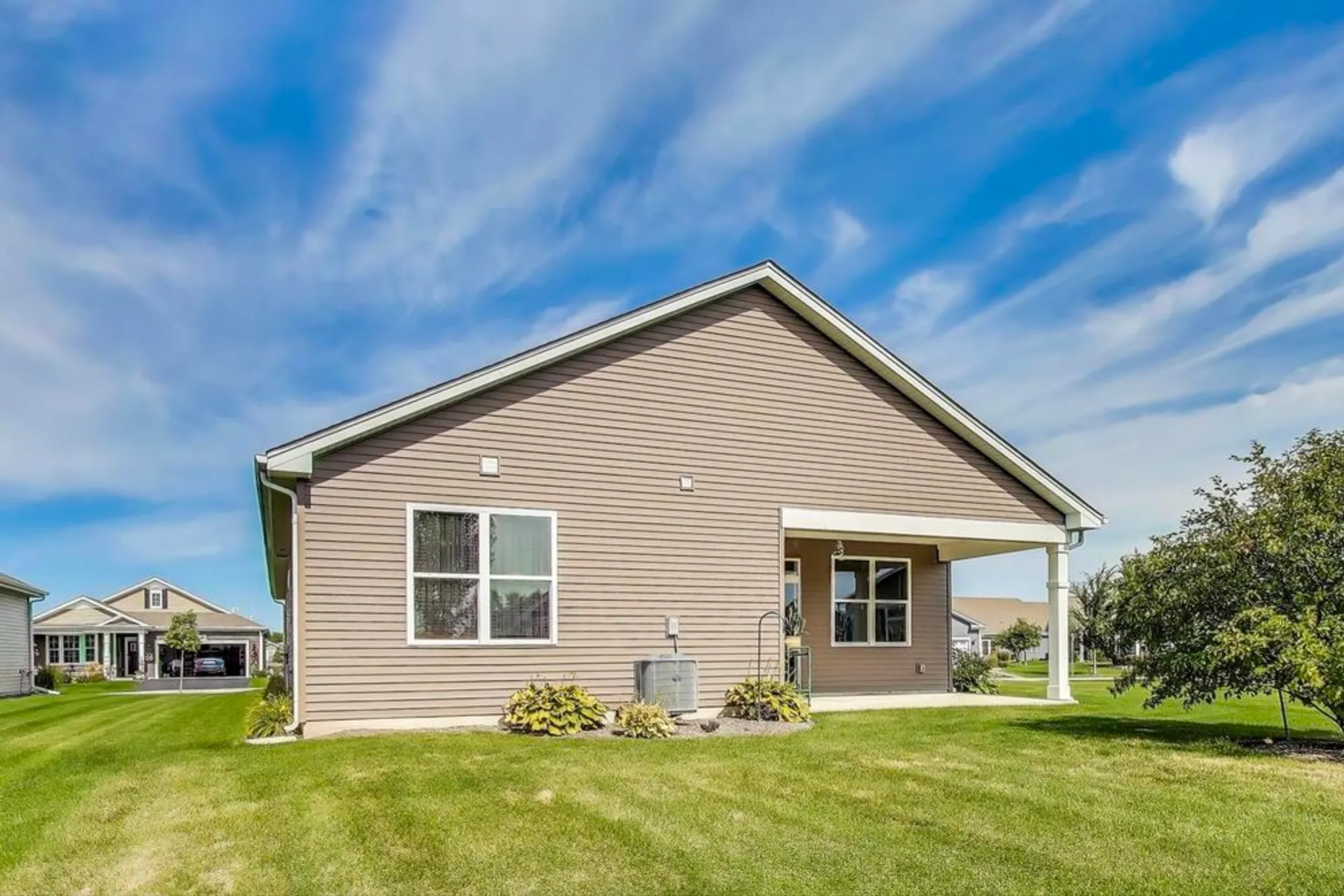 Property Slideshow image 24 of 30 | 2358 cannon dr, Pingree Grove, IL, 60140