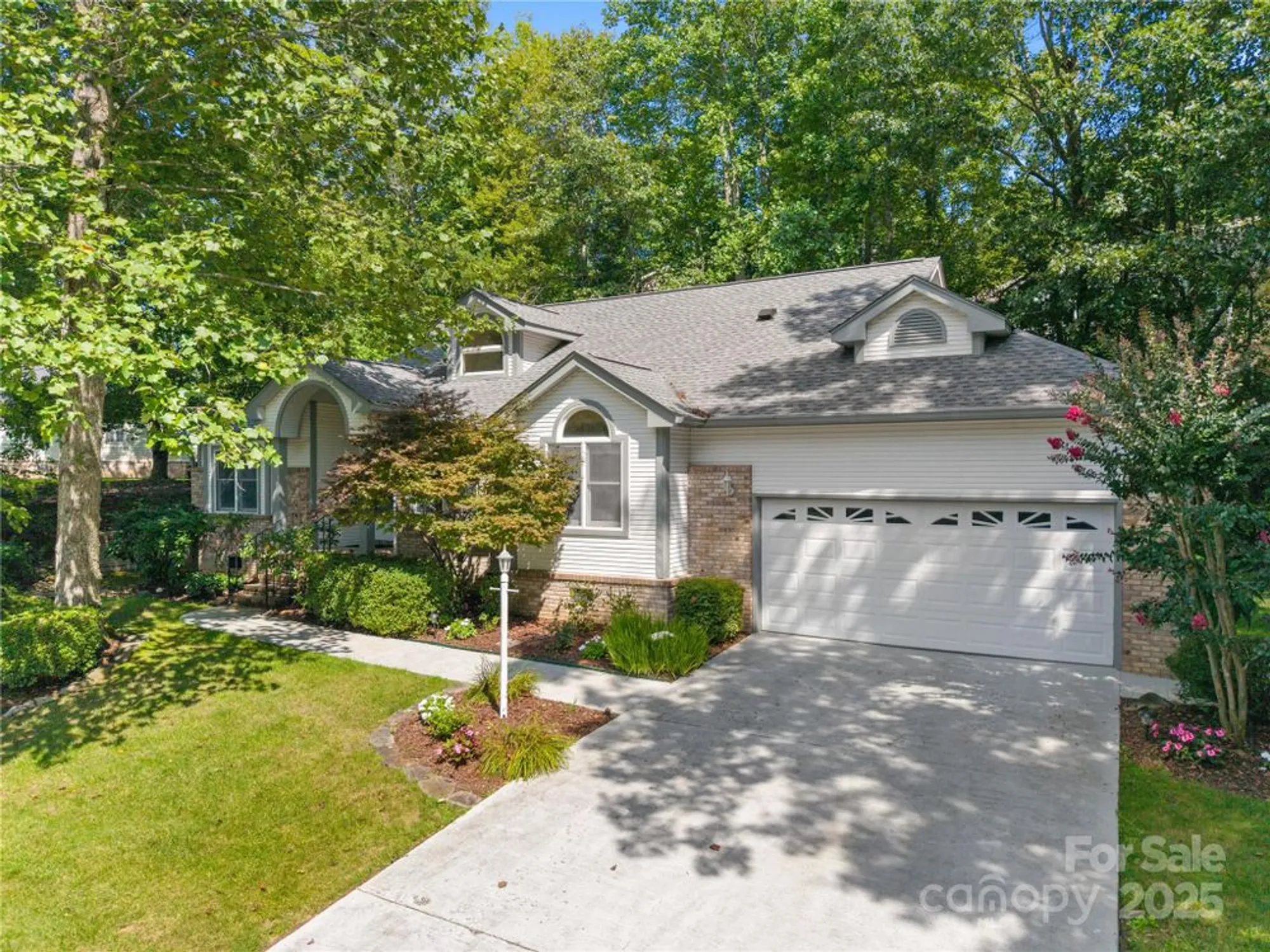 Property Slideshow image 2 of 32 | 131 jenny lind dr, Hendersonville, NC, 28791