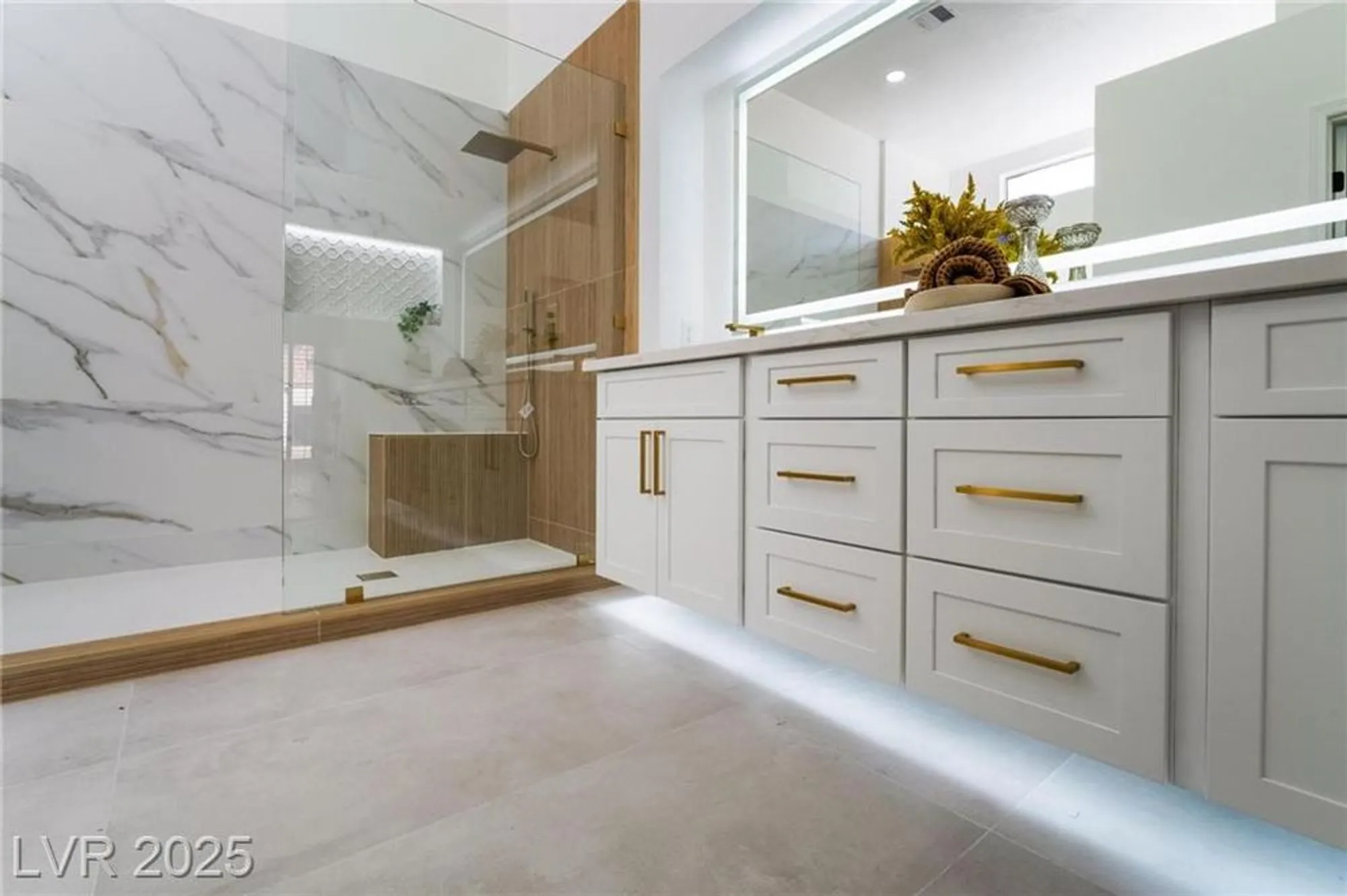 Property Slideshow image 38 of 57 | 2528 sunup dr, Las Vegas, NV, 89134