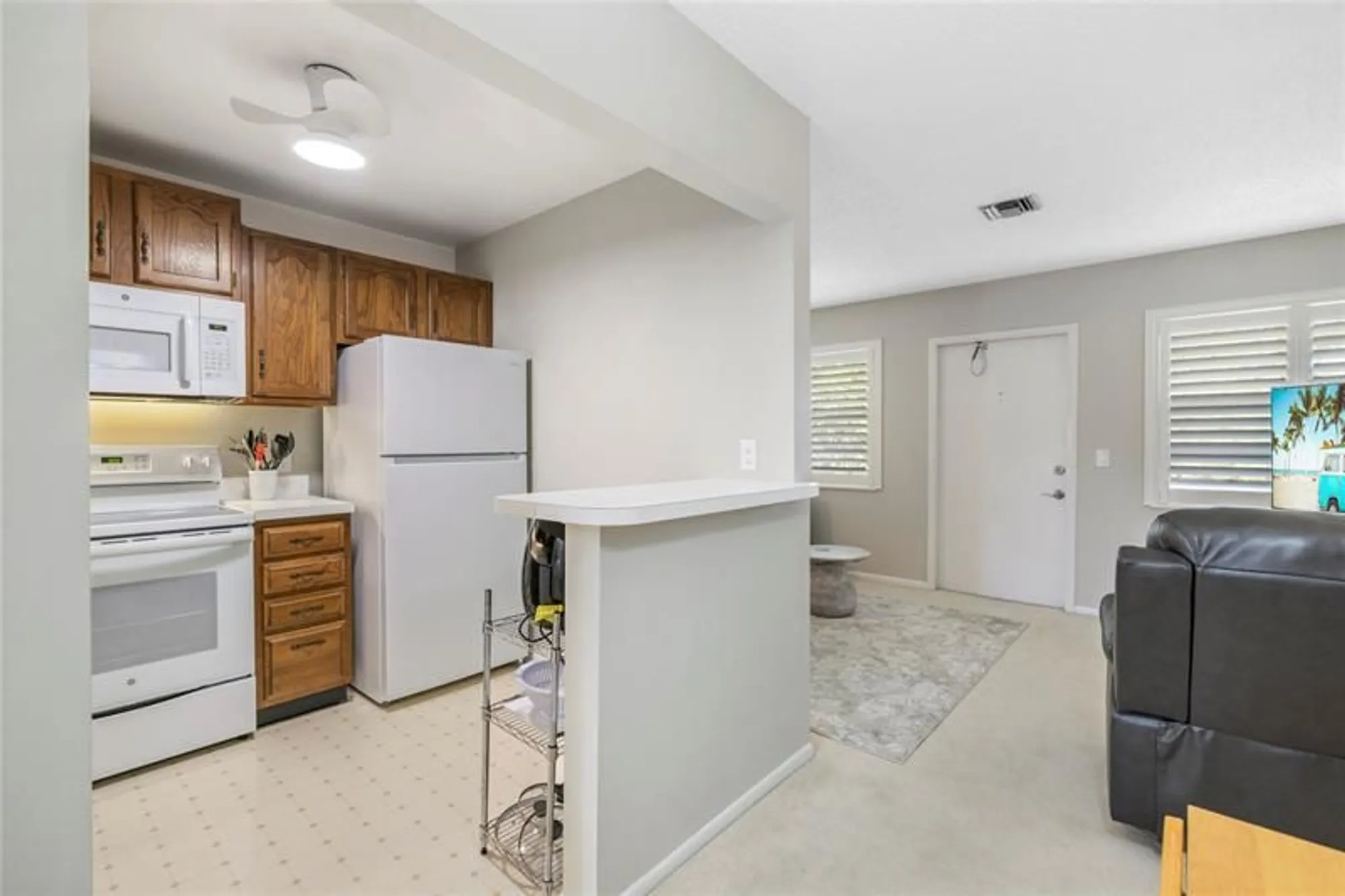 Property Slideshow image 9 of 20 | 27 vista gardens trl apt 204, Vero Beach, FL, 32962