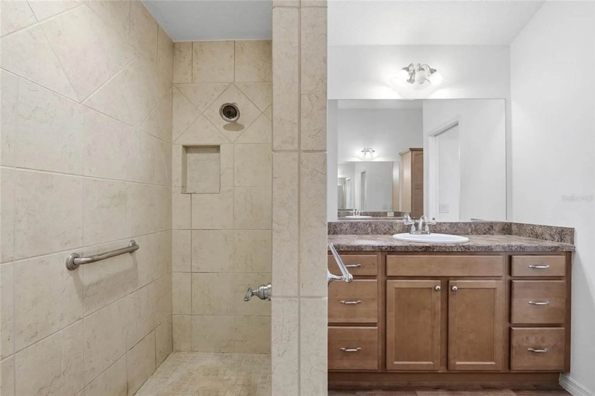 Property Slideshow image 16 of 38 | 1923 useppa oaks ln, The Villages, FL, 32163