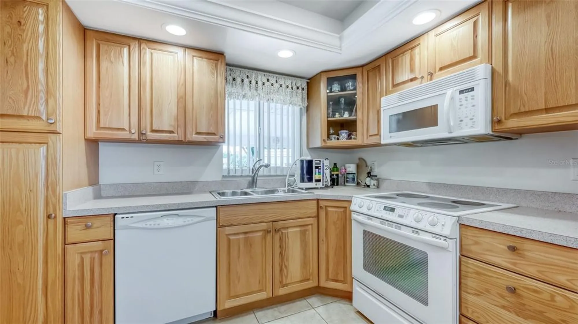 Property Slideshow image 27 of 86 | 2016 riverbluff pkwy v328, Sarasota, FL, 34231