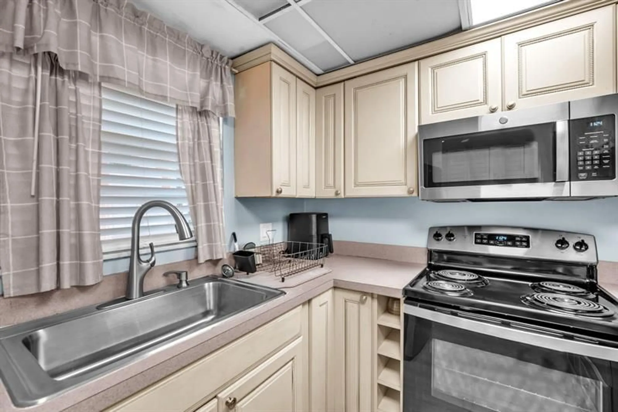 Property Slideshow image 12 of 33 | 12025 w greenway dr apt 104, Royal Palm Beach, FL, 33411